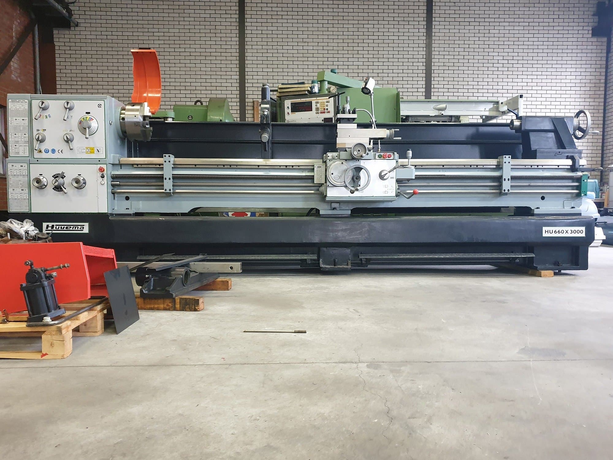 Vista frontale della macchina HUVEMA HU 660 X 3000