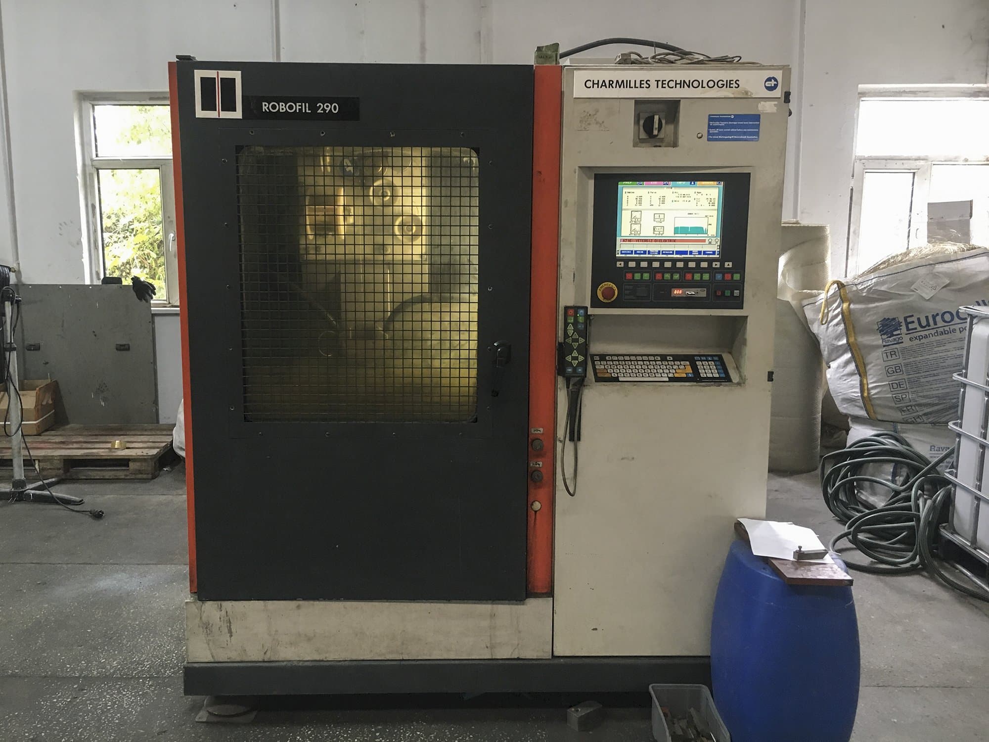 Vista frontale della macchina CHARMILLES ROBOFIL 290