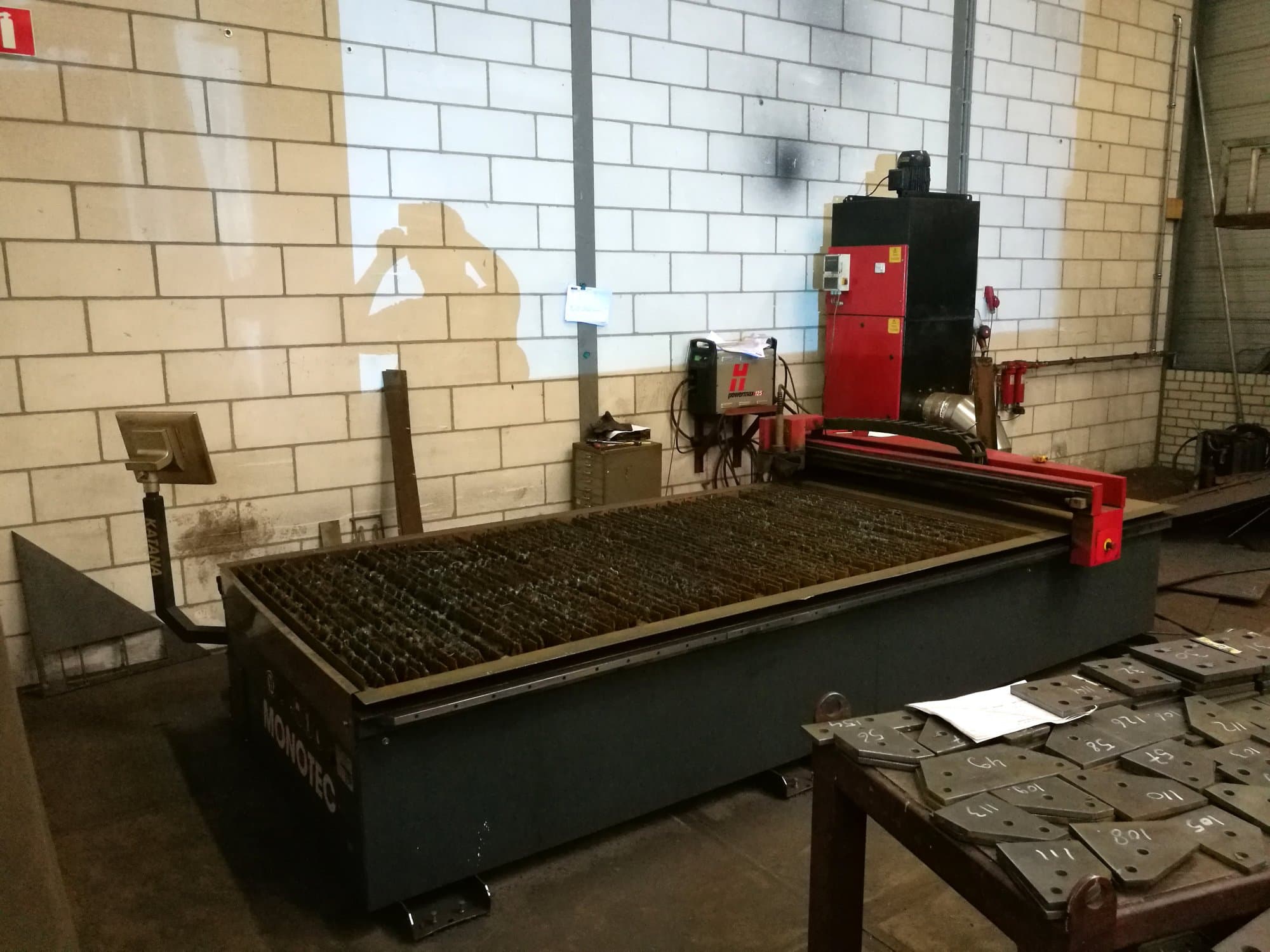 Vista lato sinistro della macchina KOIKE MONOTEC