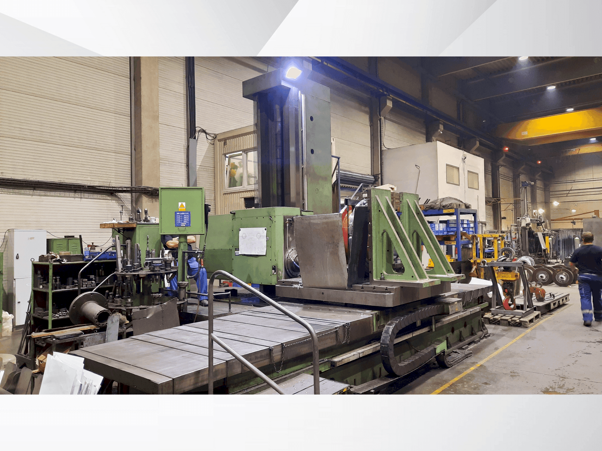 Vista frontale della macchina TOS WHN 13.8 CNC