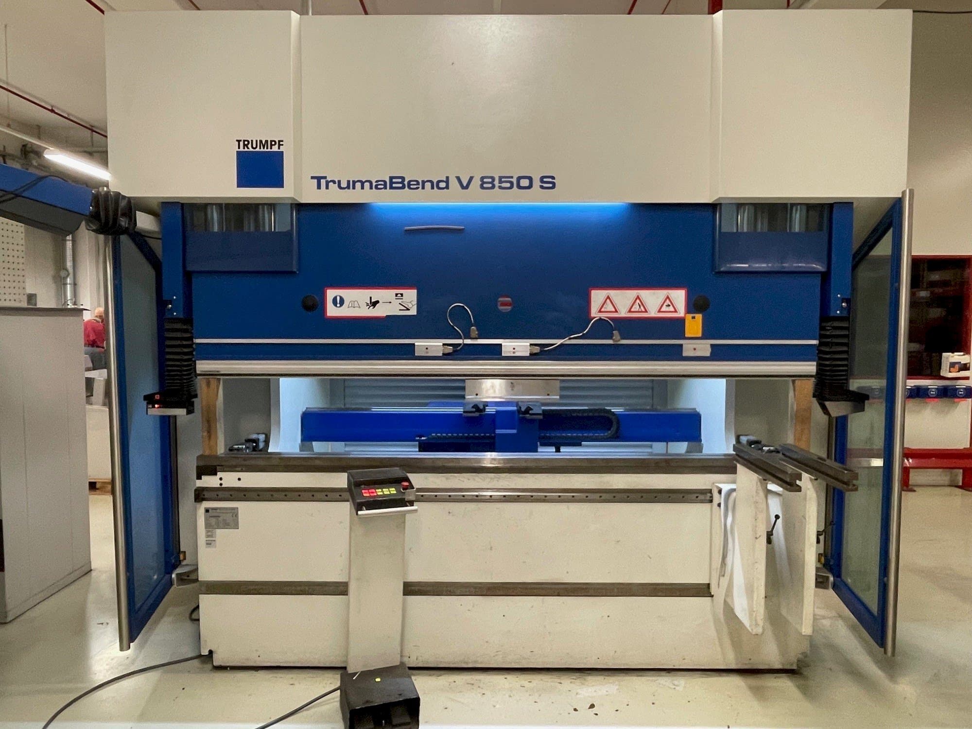 Vista frontale della macchina TRUMPF TrumaBend V 850SX