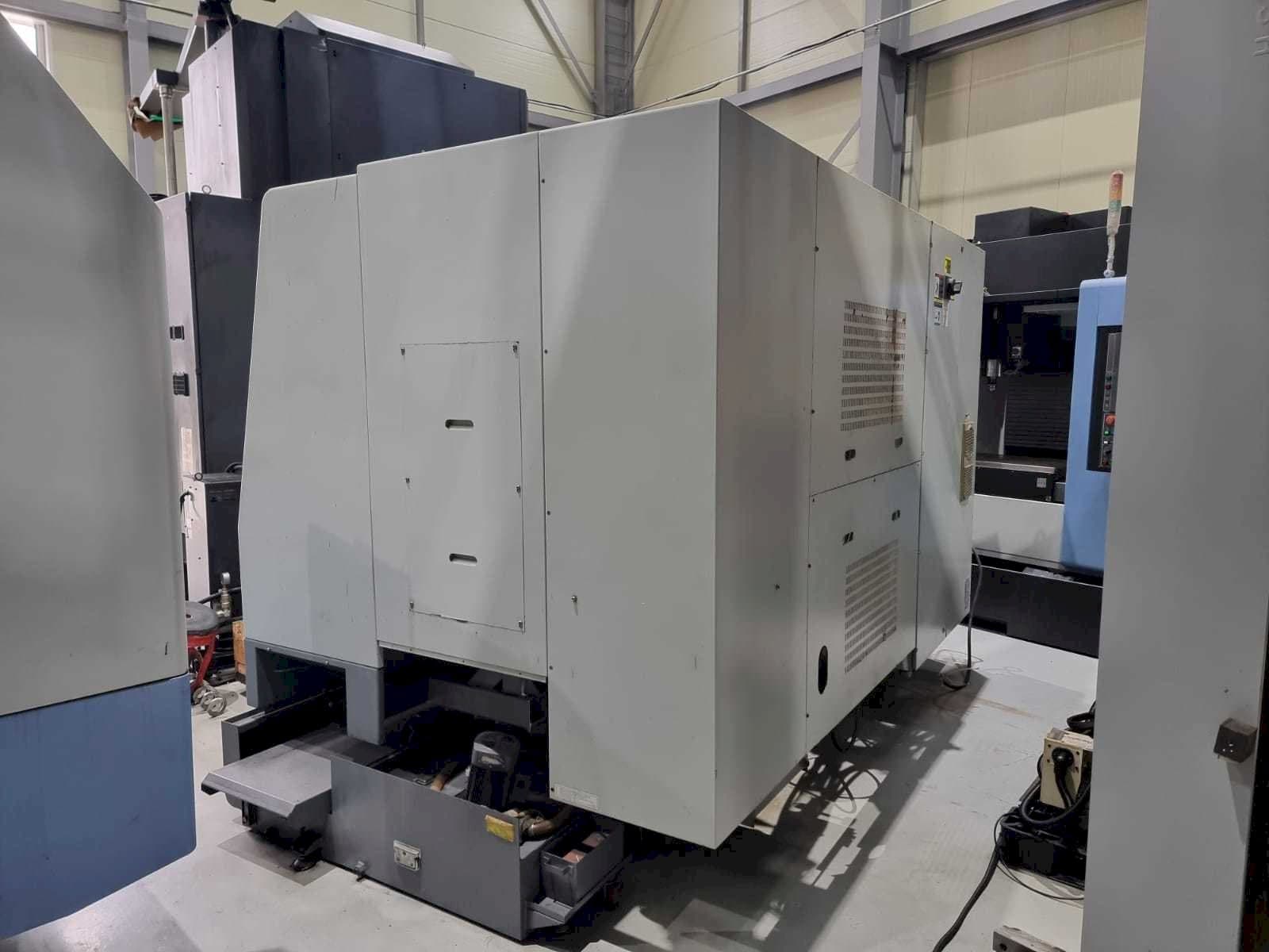 Vista frontale della macchina Hyundai Kia SKT250Y