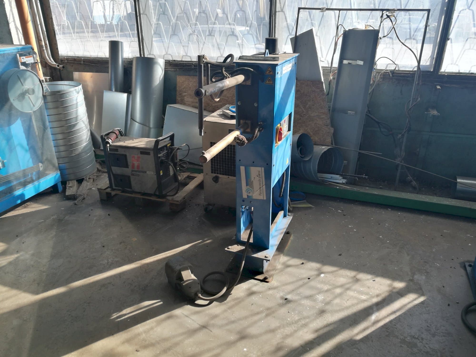 Vista frontale della macchina TECNA 4611N