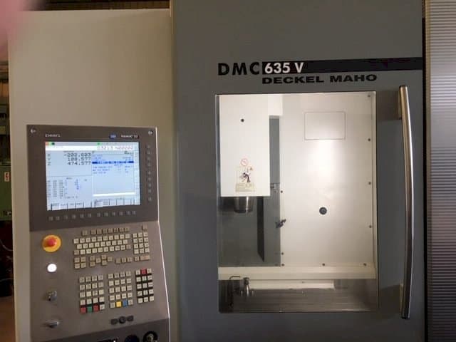 Vista frontale della macchina DECKEL MAHO DMC 635 V