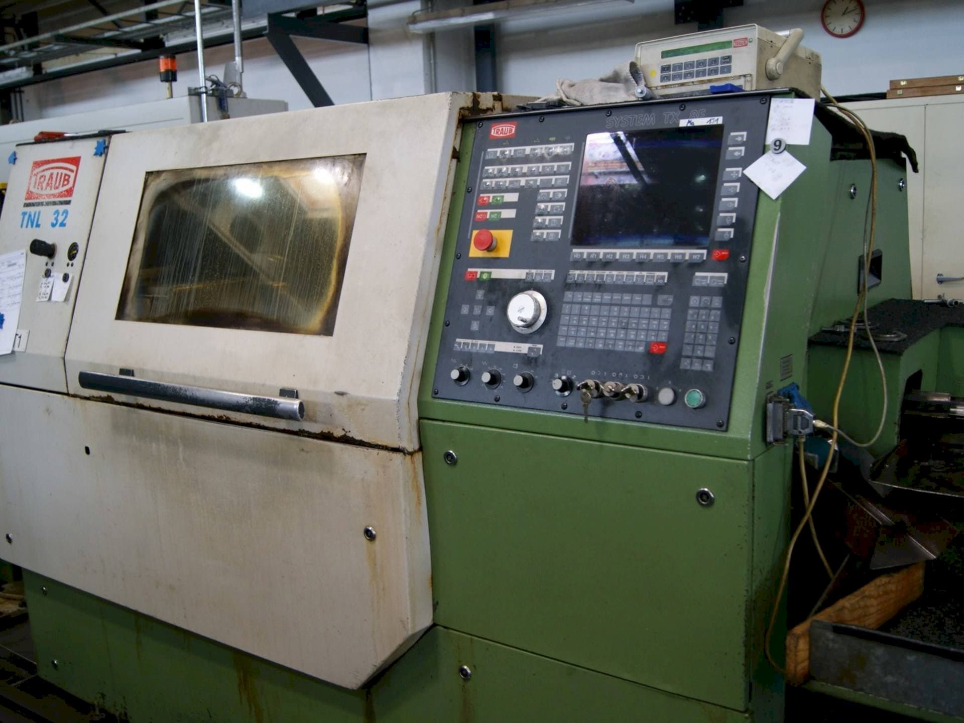 Vista frontale della macchina TRAUB TNL 32G