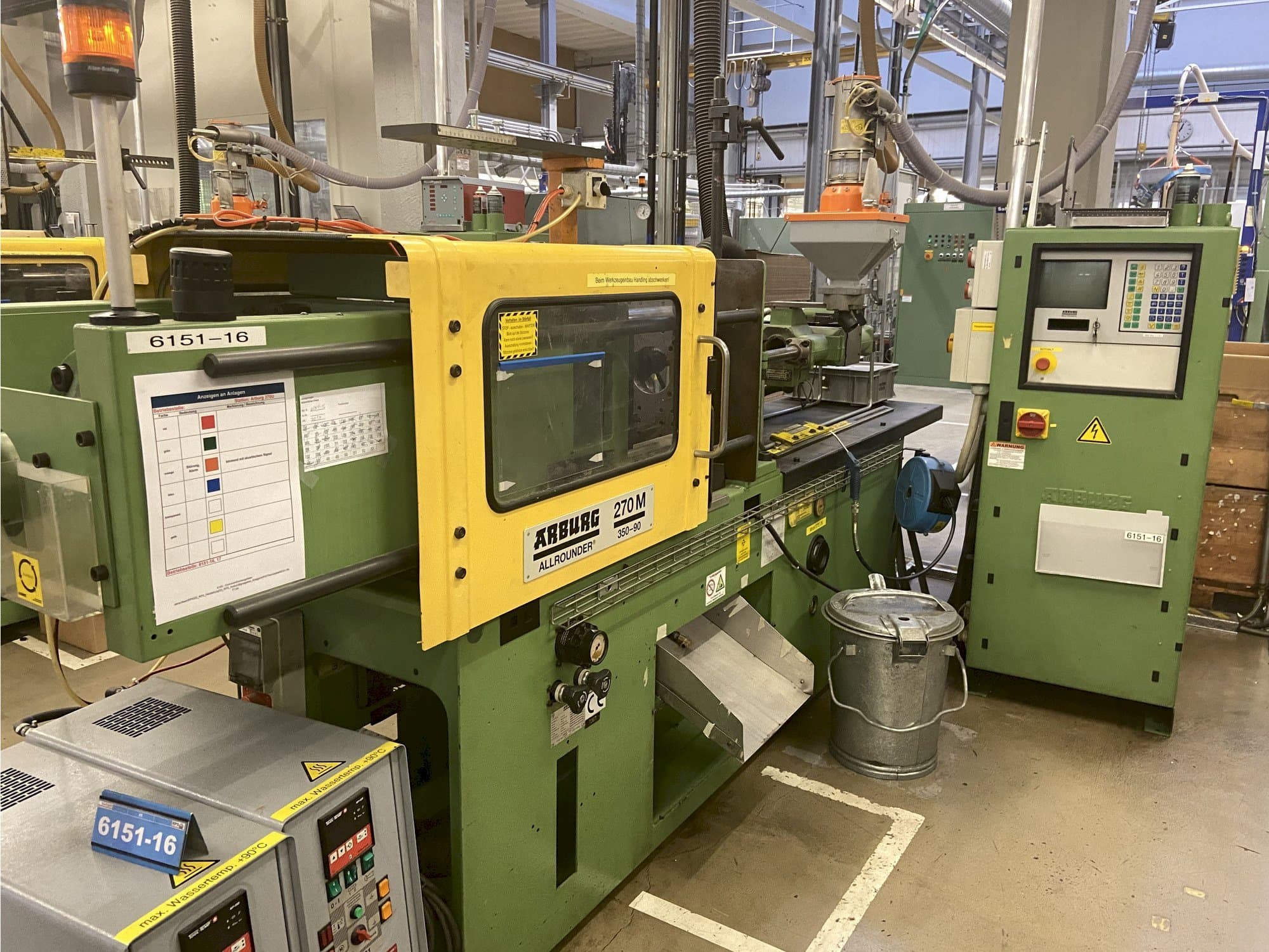 Vista frontale della macchina Arburg ALLROUNDER 270 M 350 - 90