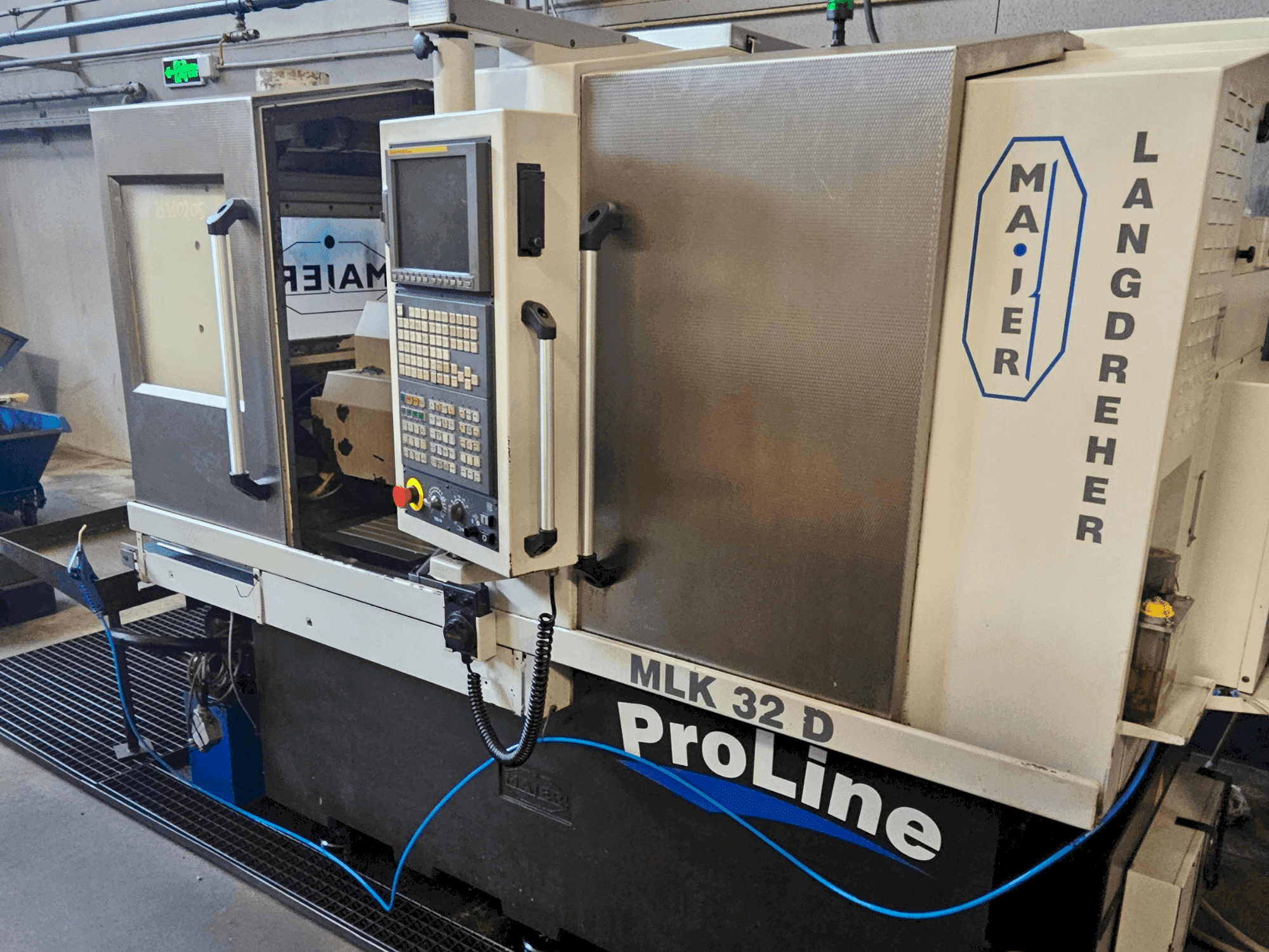 Vista frontale della macchina Maier MLK 32D