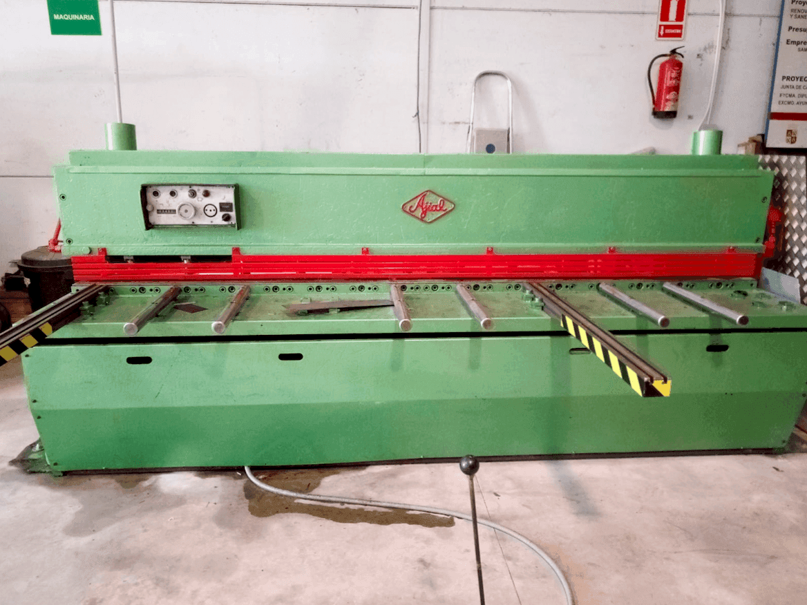 Vista frontale della macchina Ajial 630 CA