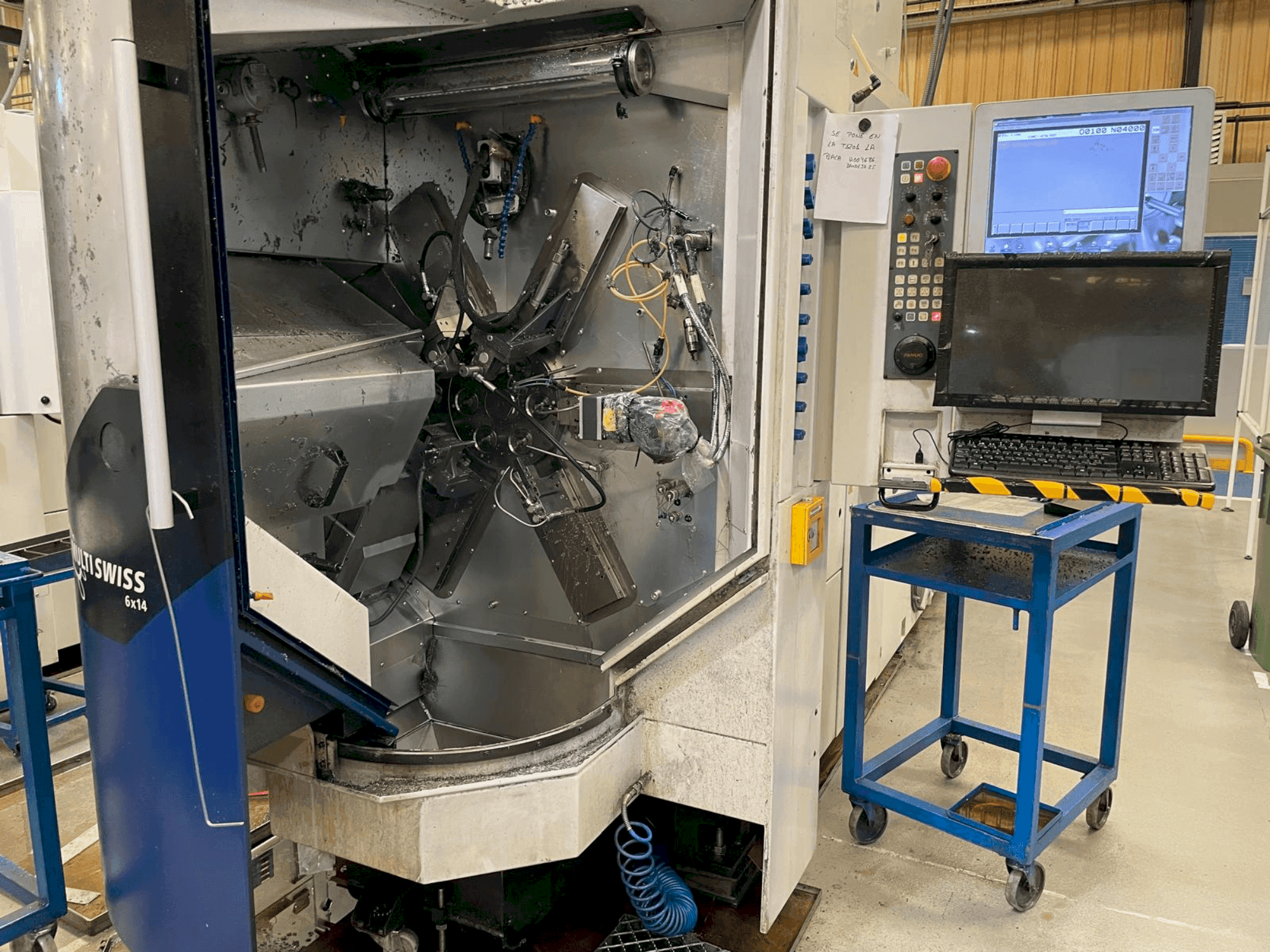 Vista frontale della macchina TORNOS MultiSwiss 6x14