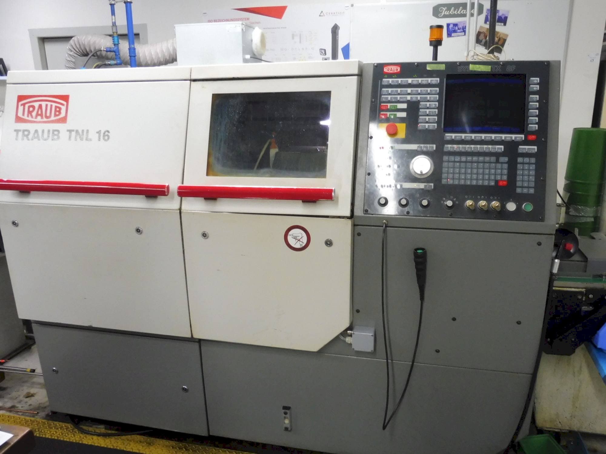 Vista frontale della macchina TRAUB TNL 16