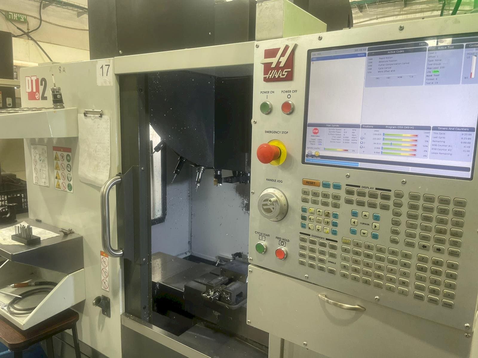 Vista frontale della macchina HAAS DT-2
