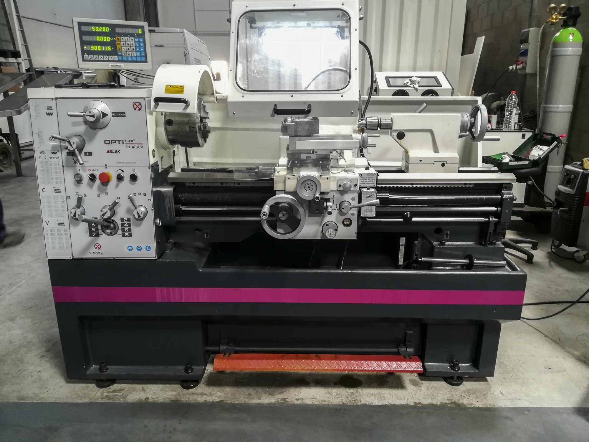 Vista frontale della macchina Optimum TU 4210V