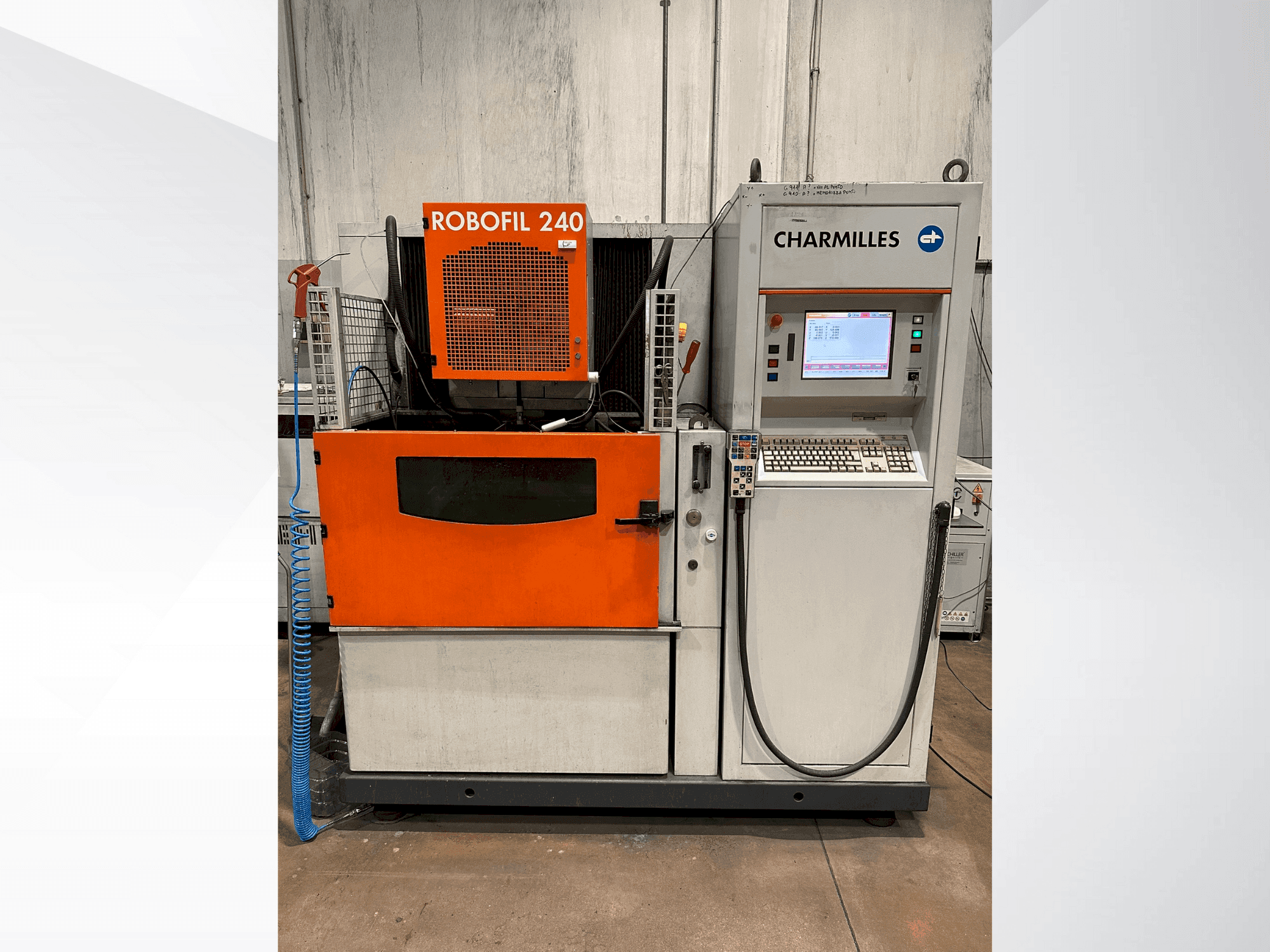 Vista frontale della macchina CHARMILLES Robofil 240