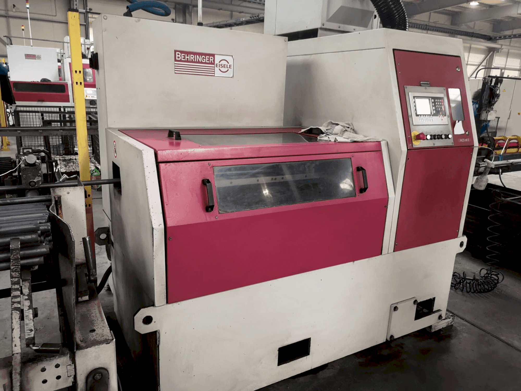 Vista frontale della macchina Behringer EISELE HCS-90E