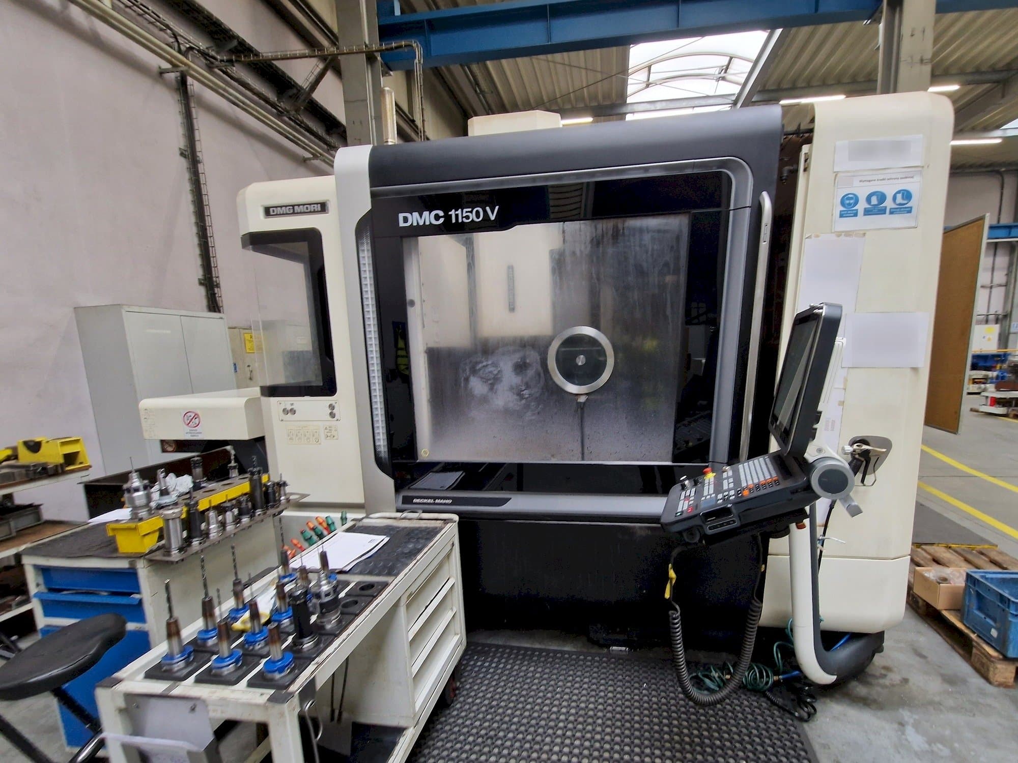 Vista frontale della macchina DMG MORI DMC 1150 V
