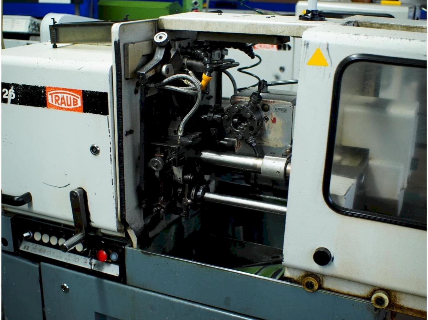 Vista frontale della macchina TRAUB TK42