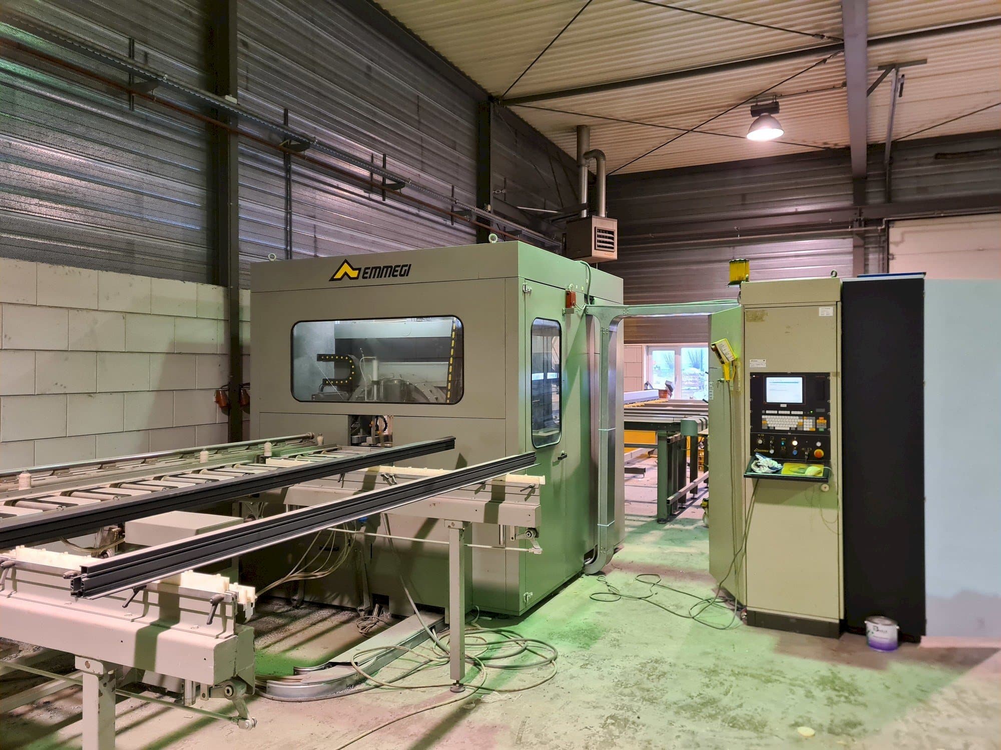 Vista frontale della macchina Emmegi Quadra