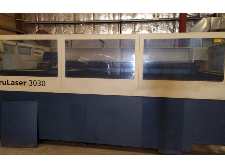 Vista frontale della macchina Trumpf TruLaser 3030