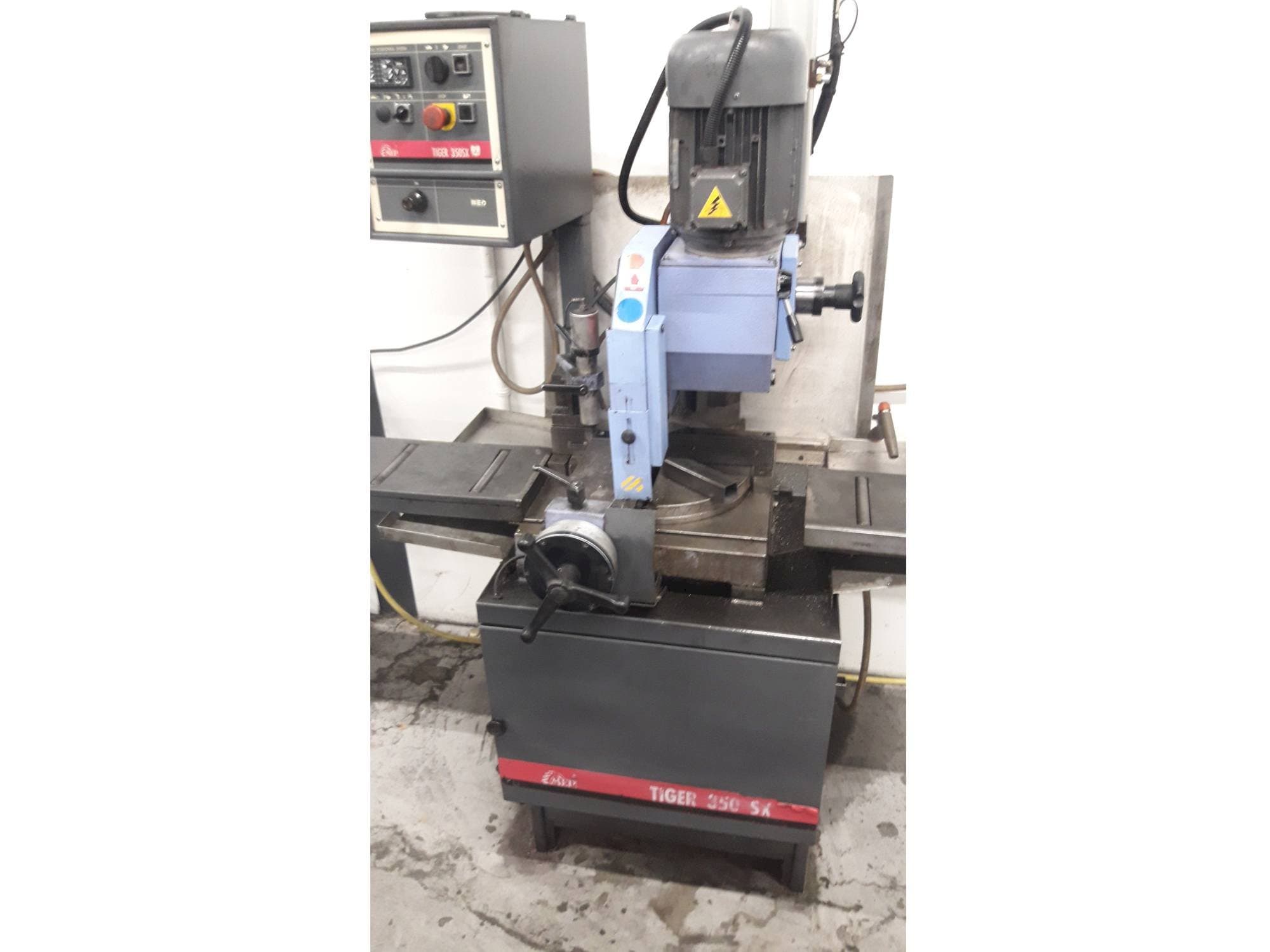 Vista frontale della macchina MEP TIGER 350SX