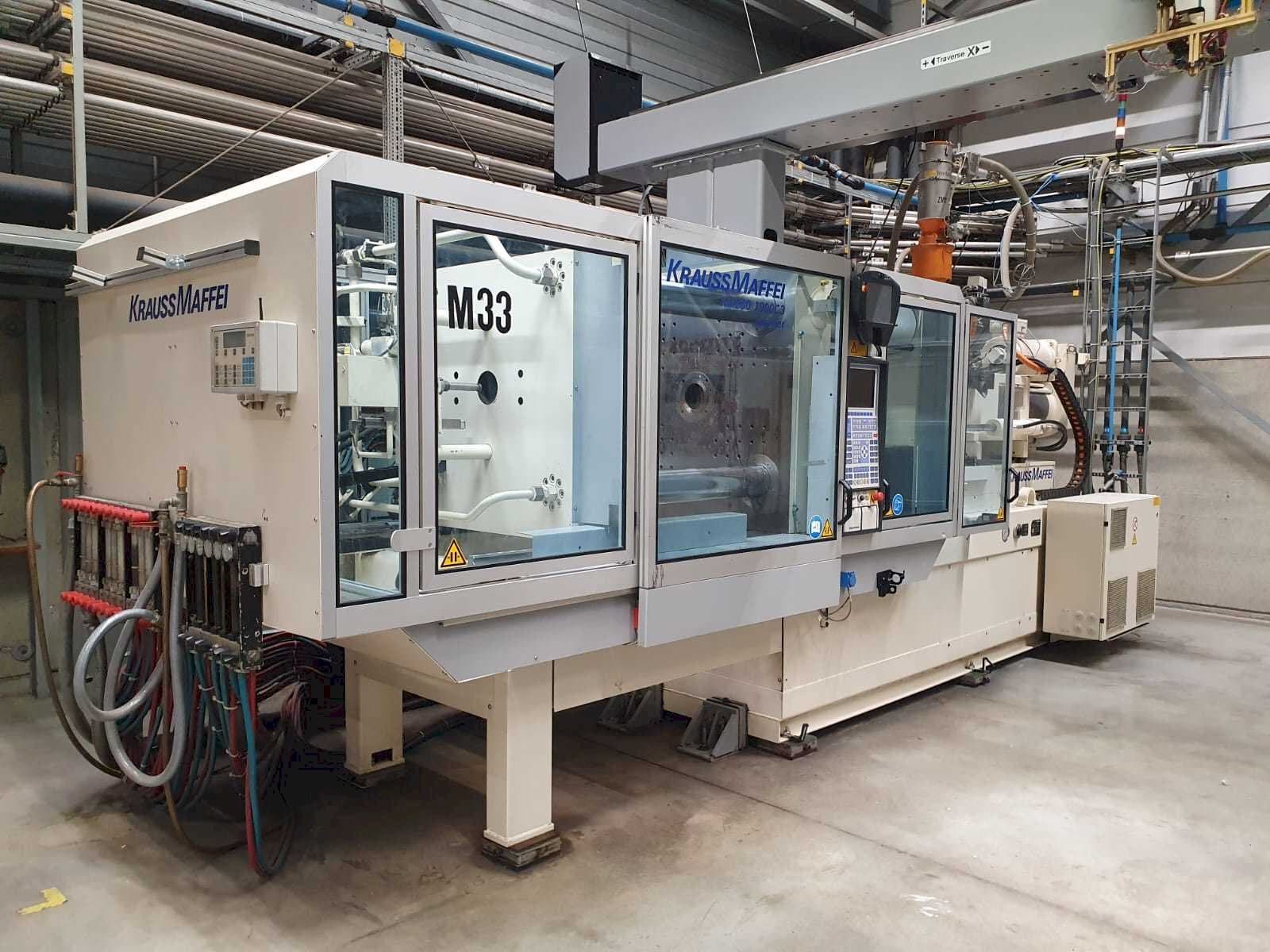 Vista frontale della macchina Krauss Maffei 280-1900 C3