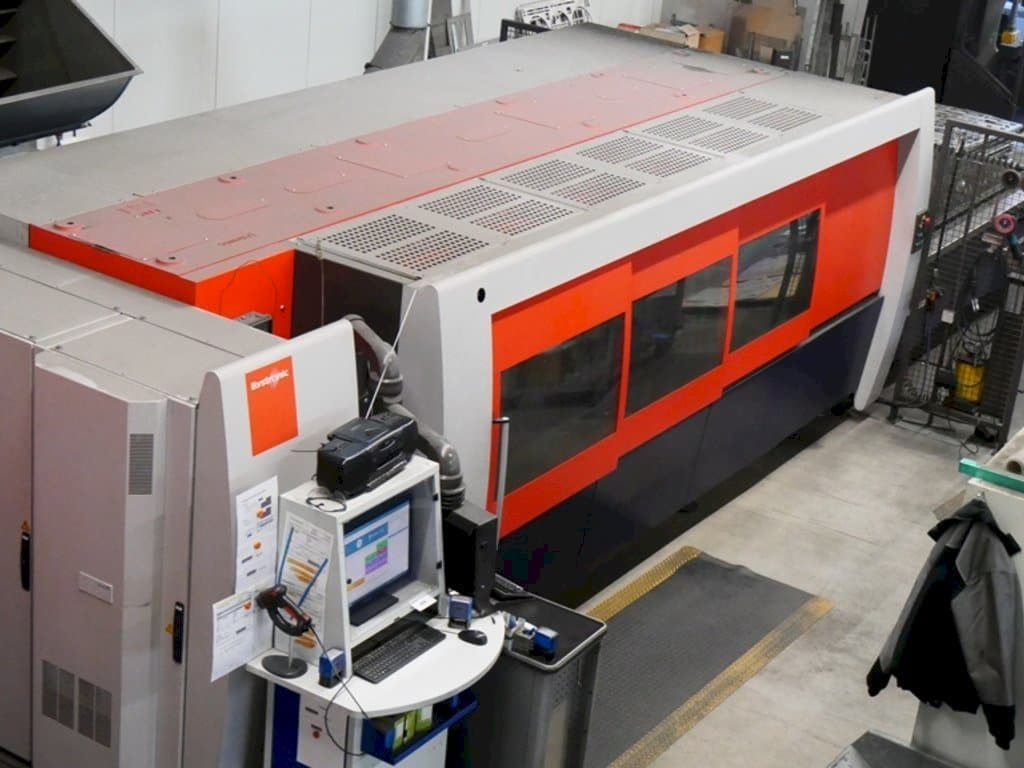 Vista laterale sinistra della macchina Bystronic BySpeed Pro