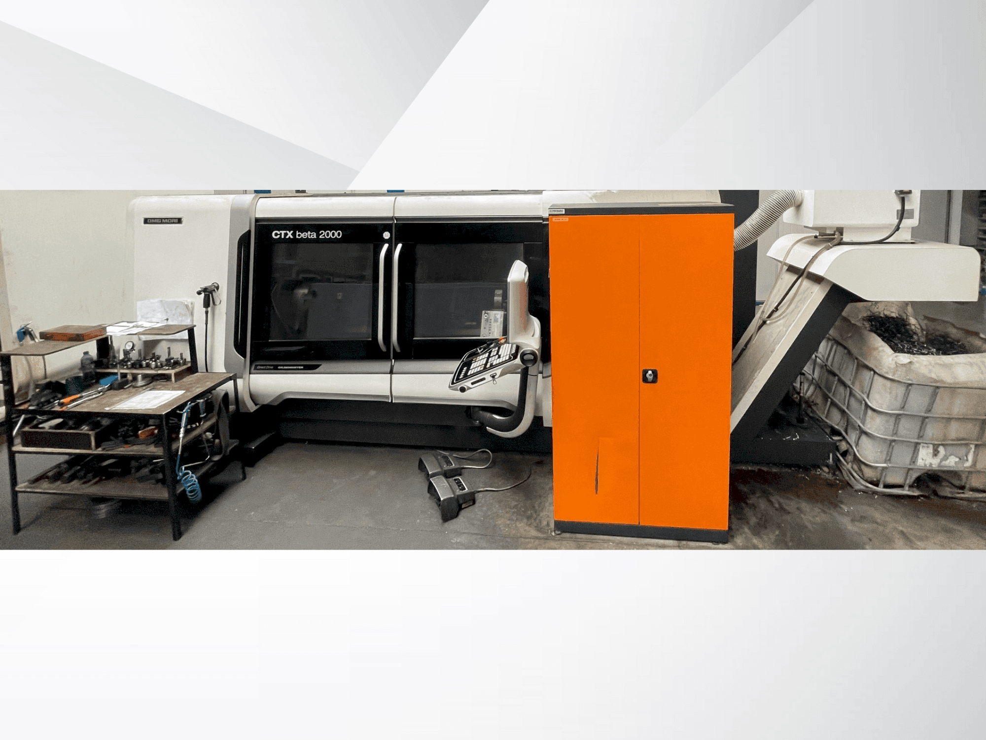 Vista frontale della macchina DMG MORI CTX 2000