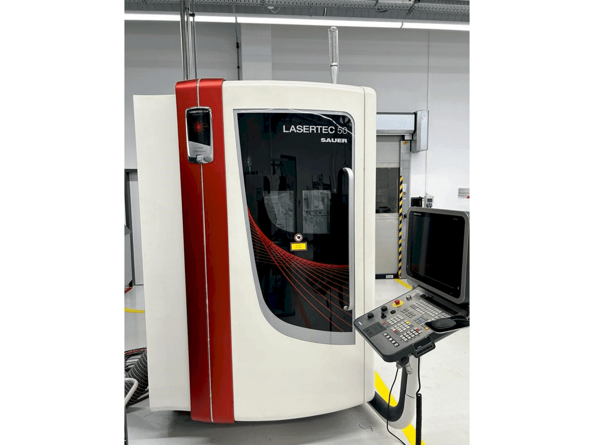 Vista frontale della macchina DMG SAUER  LASERTEC 50