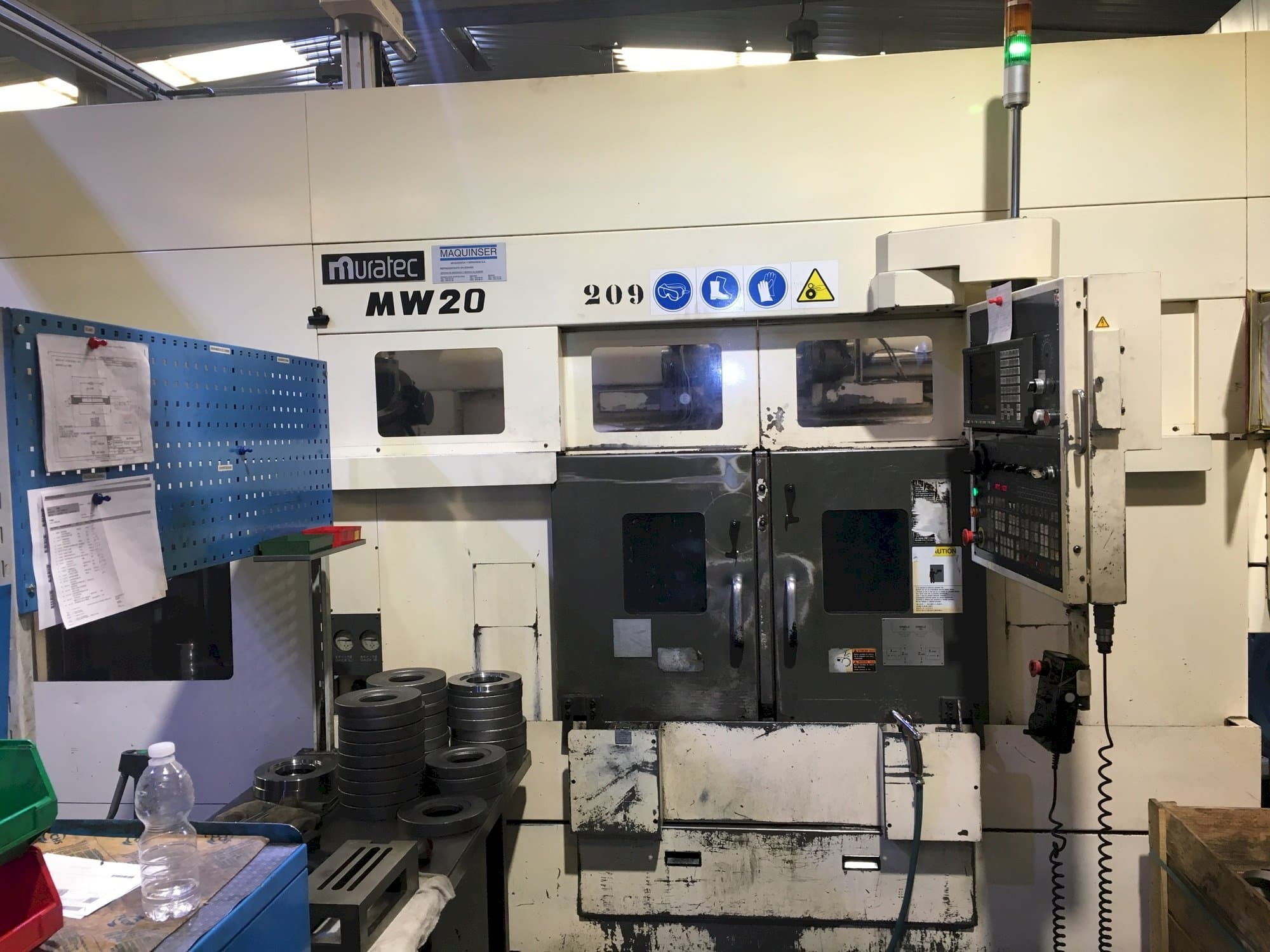 Vista frontale della macchina Muratec MW20