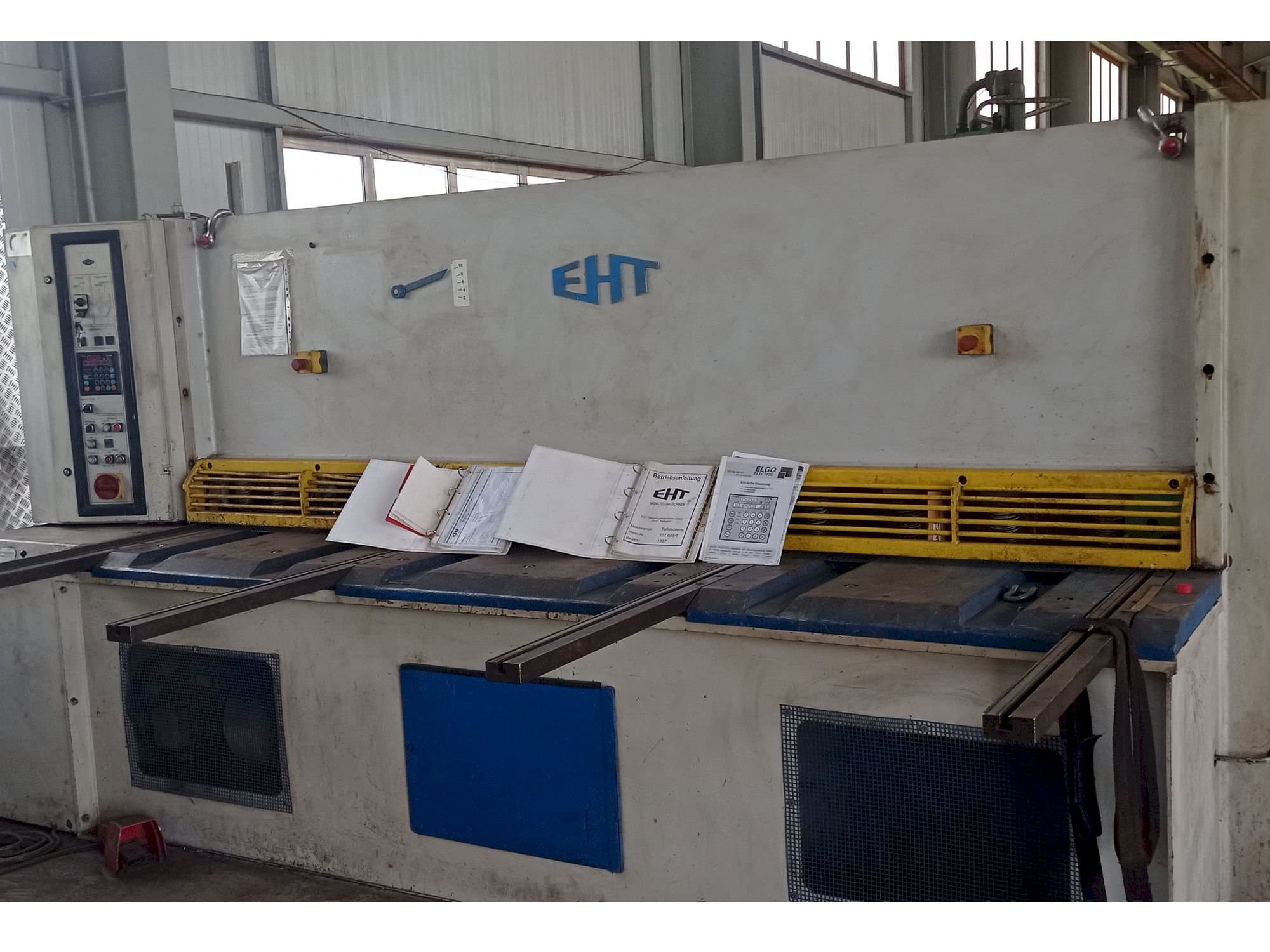 Vista frontale della macchina EHT Ecocut 10-31