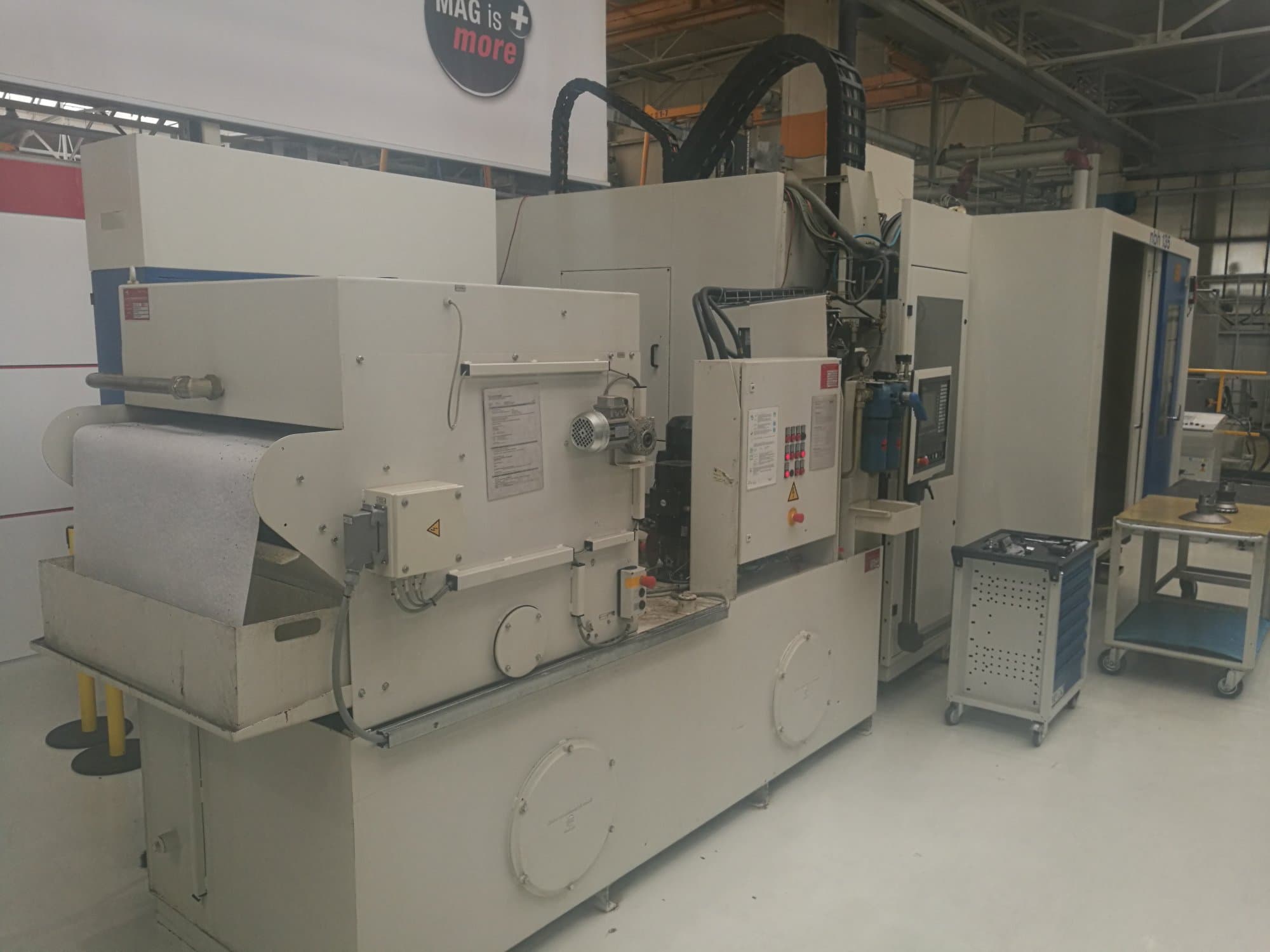 Vista lato sinistro della macchina Hueller Hille NBH 135