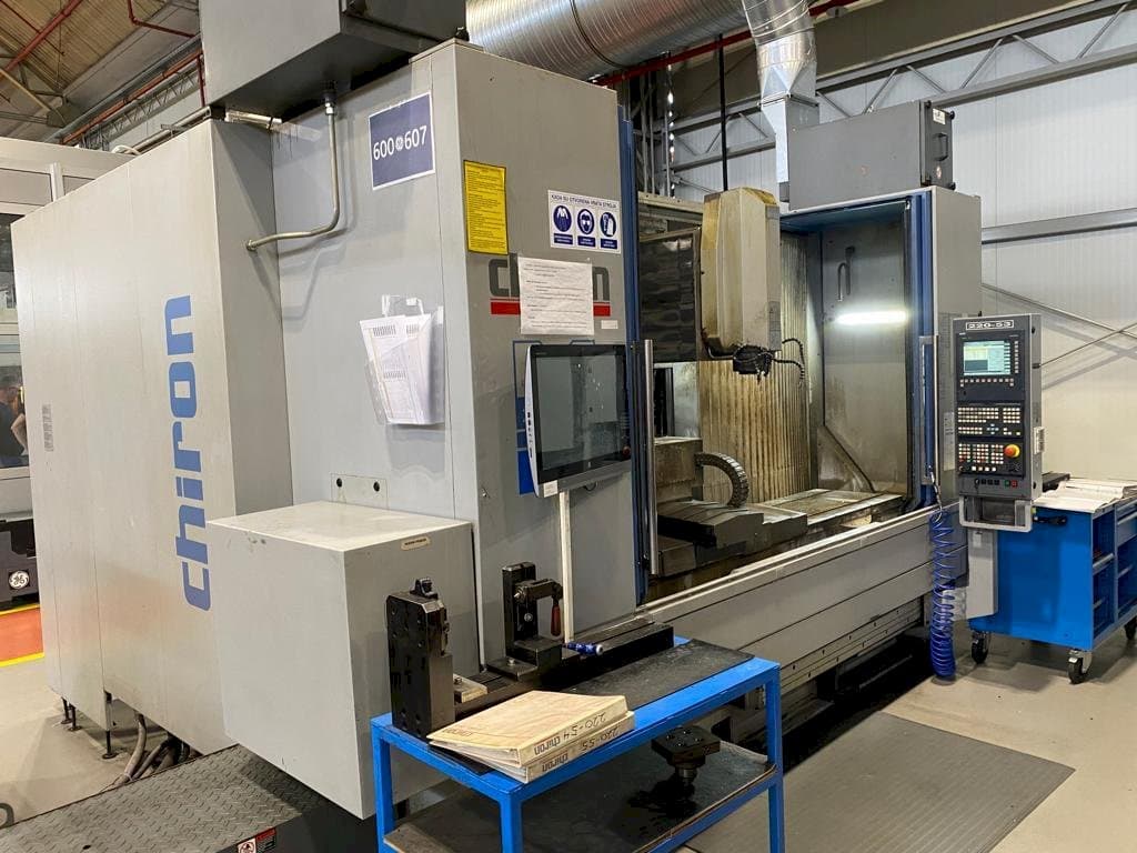 Vista frontale della macchina CHIRON MILL 2000