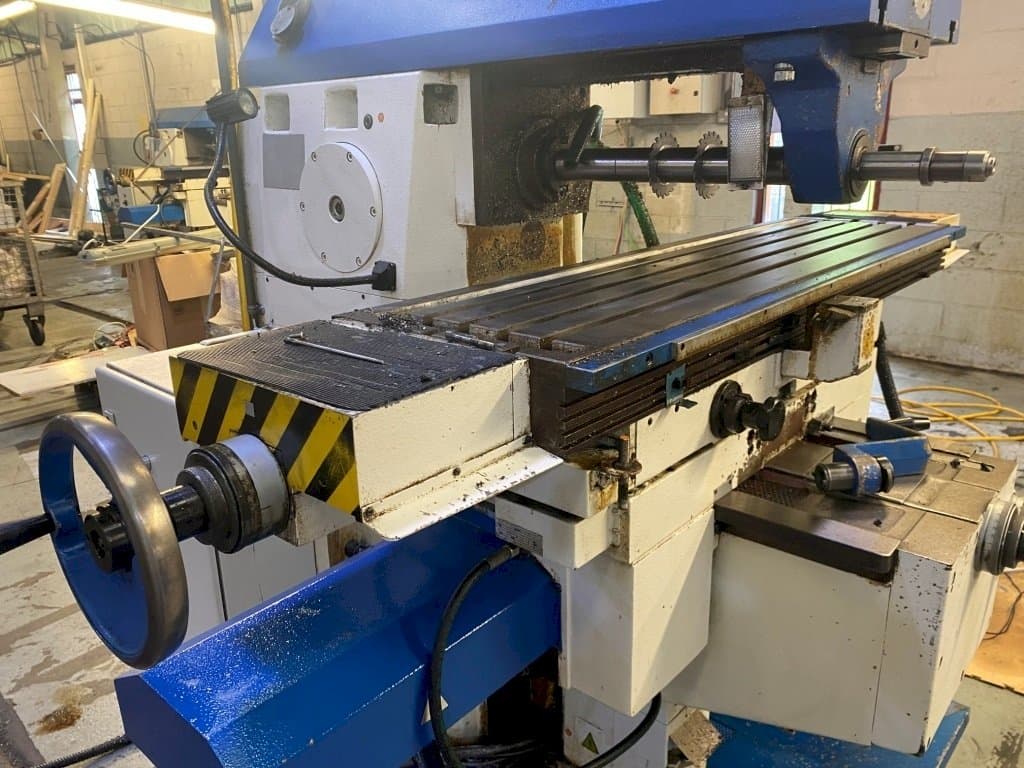 Vista frontale della macchina TOS Olomouc FGU 32