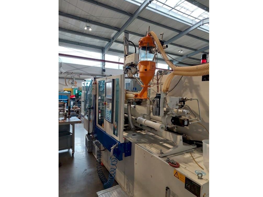 Vista frontale della macchina Krauss Maffei 80-180 CX