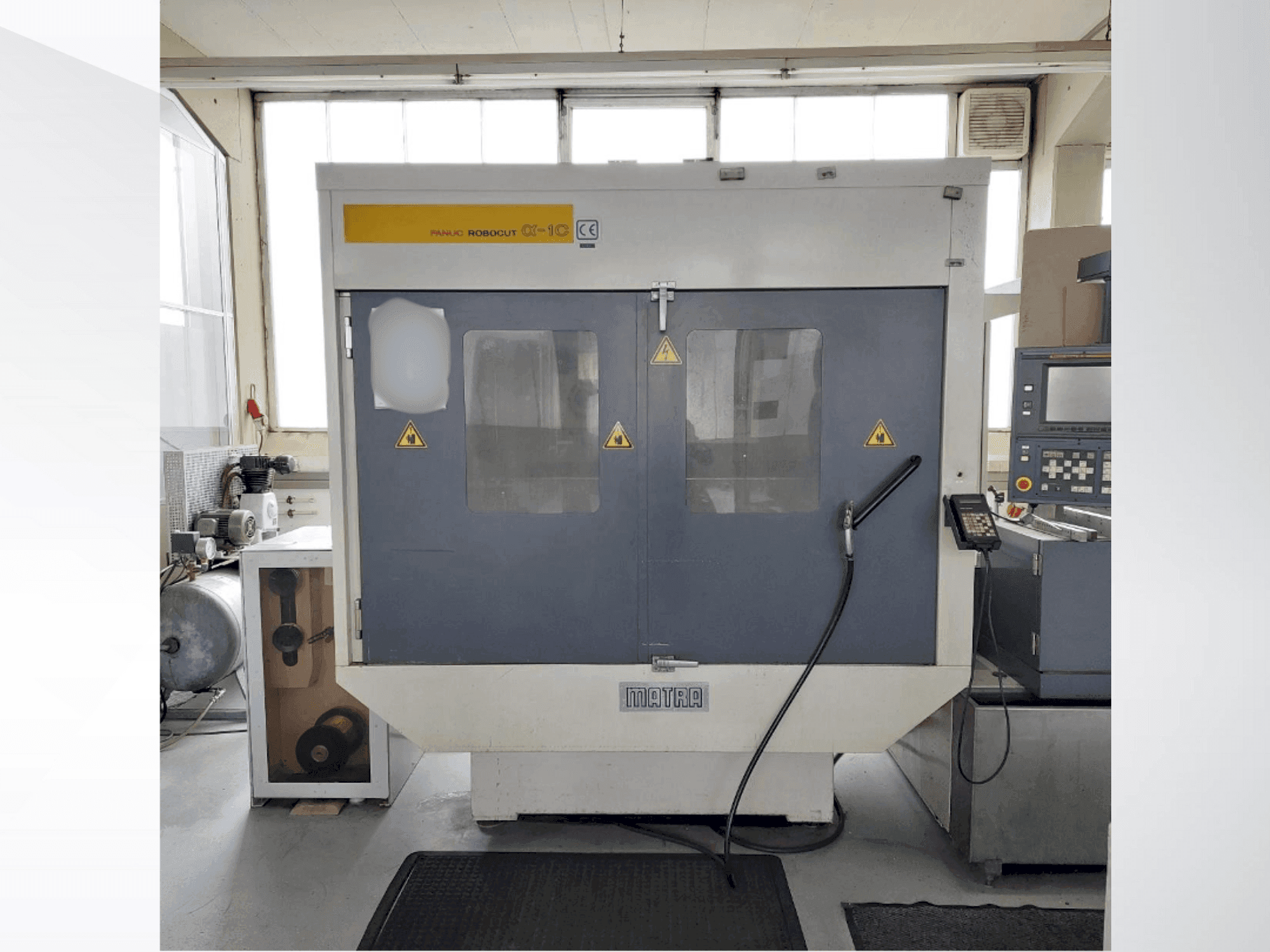 Vista frontale della macchina FANUC Robocut Alpha 1C