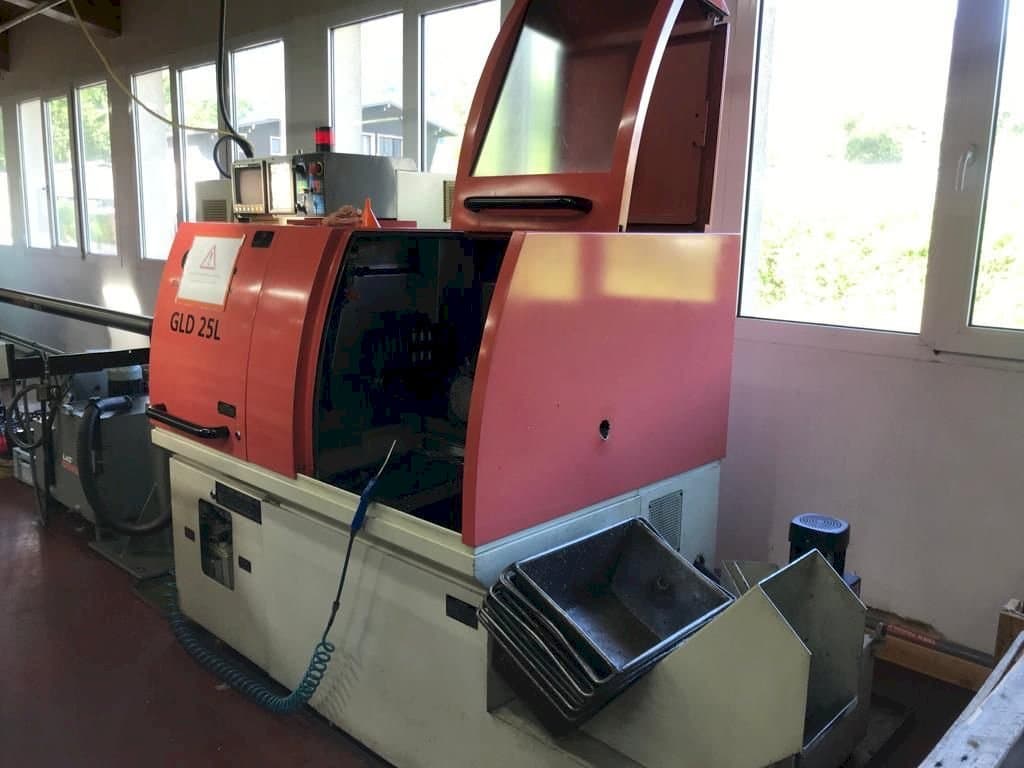 Vista frontale della macchina Gildemeister GLD 25L