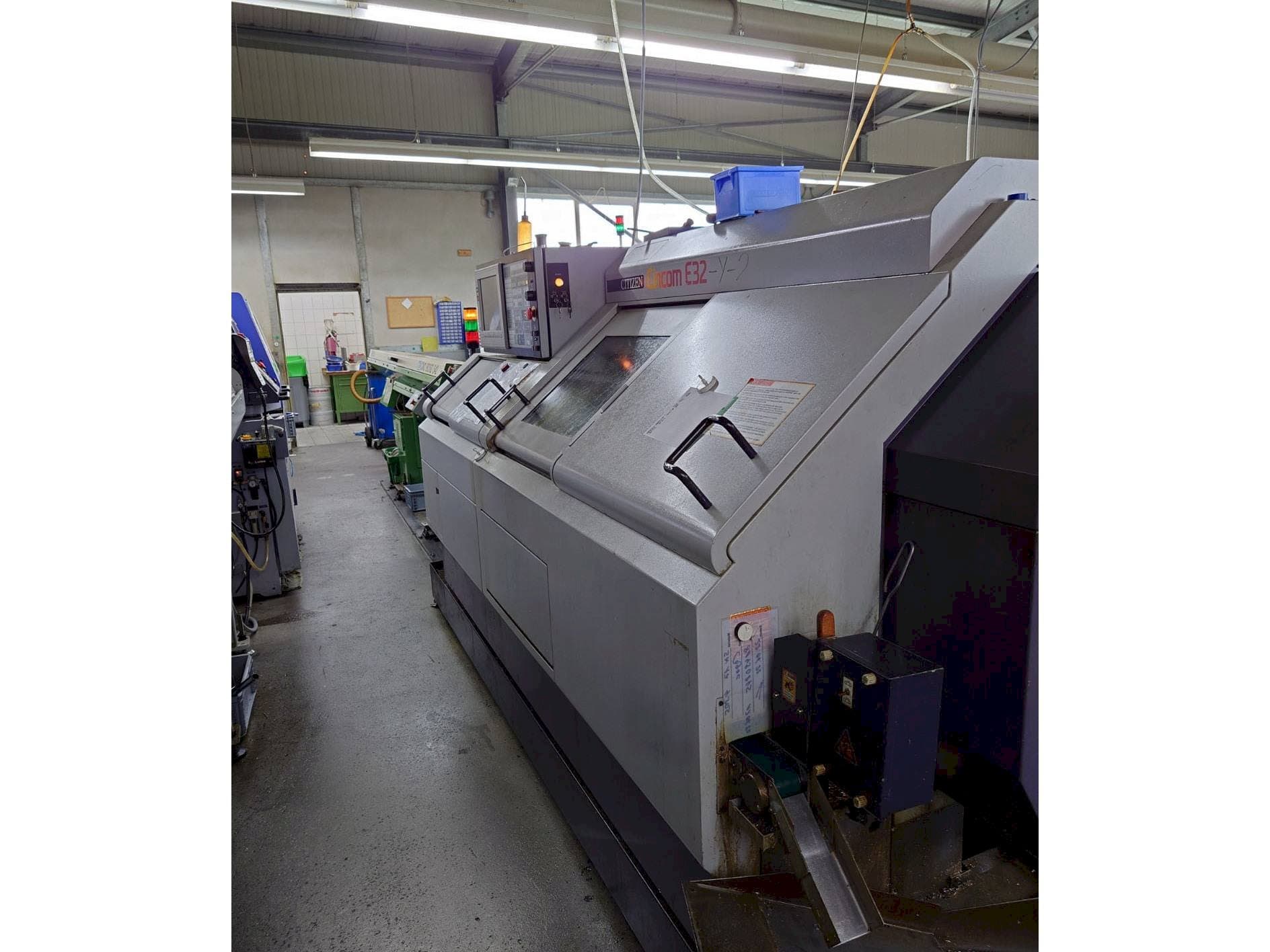 Vista laterale destra della macchina Citizen E32-Y-2