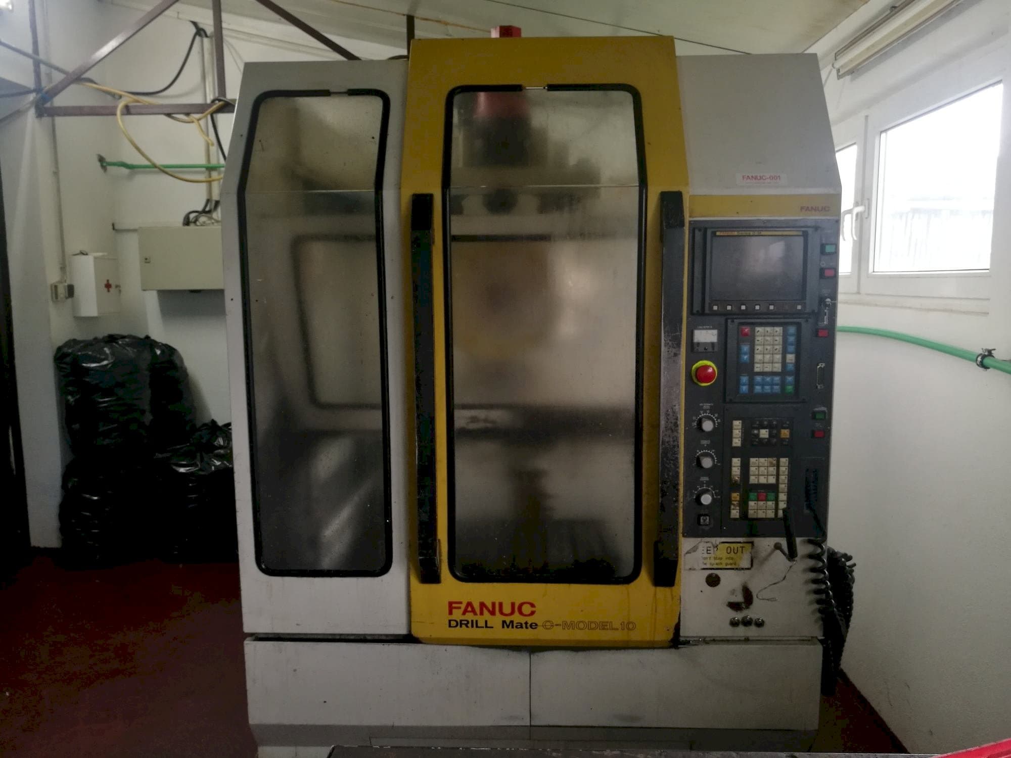 Vista frontale della macchina FANUC DRILL MATE C-MODEL 10