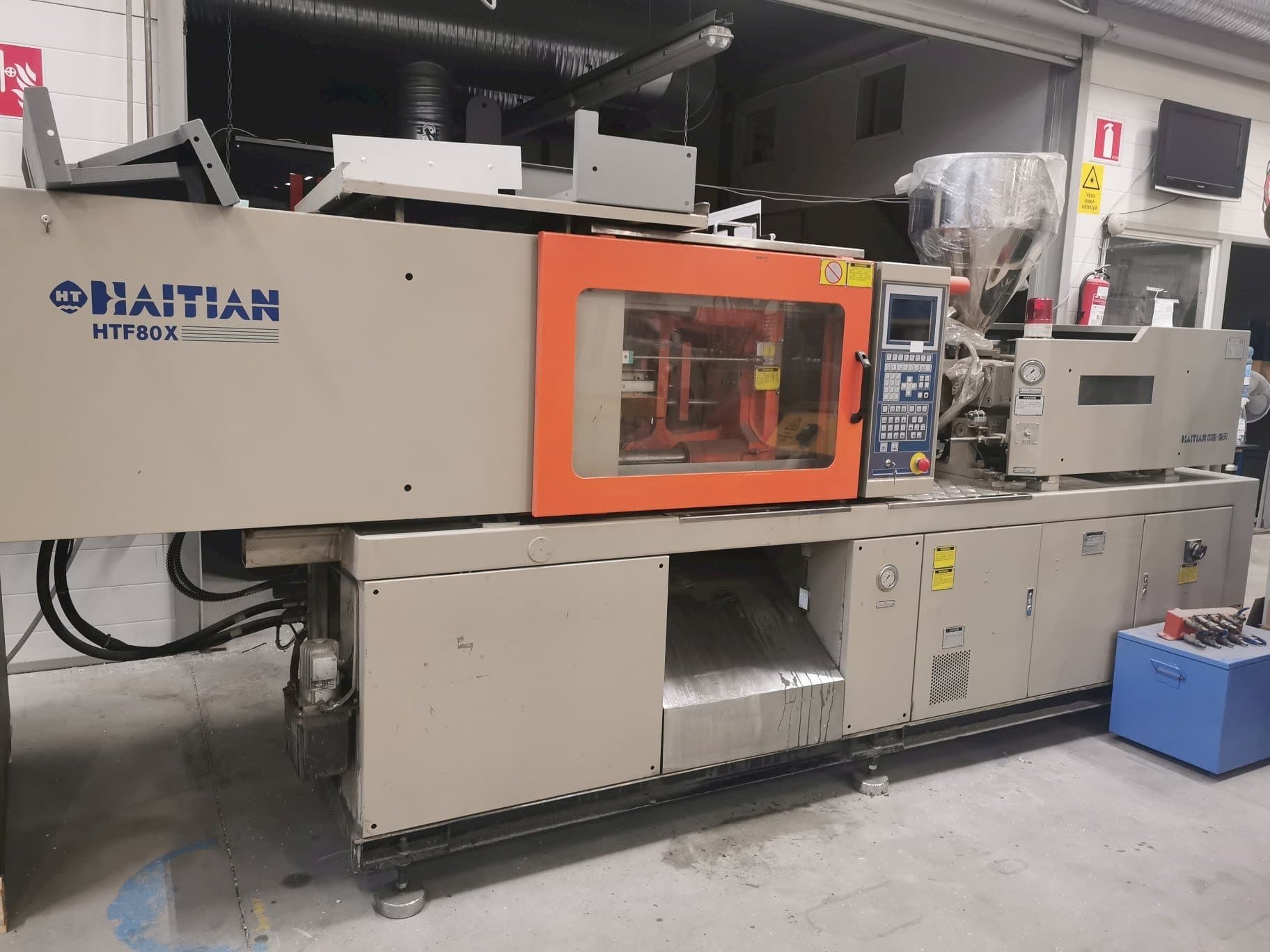 Vista frontale della macchina HAITIAN HTF80XA