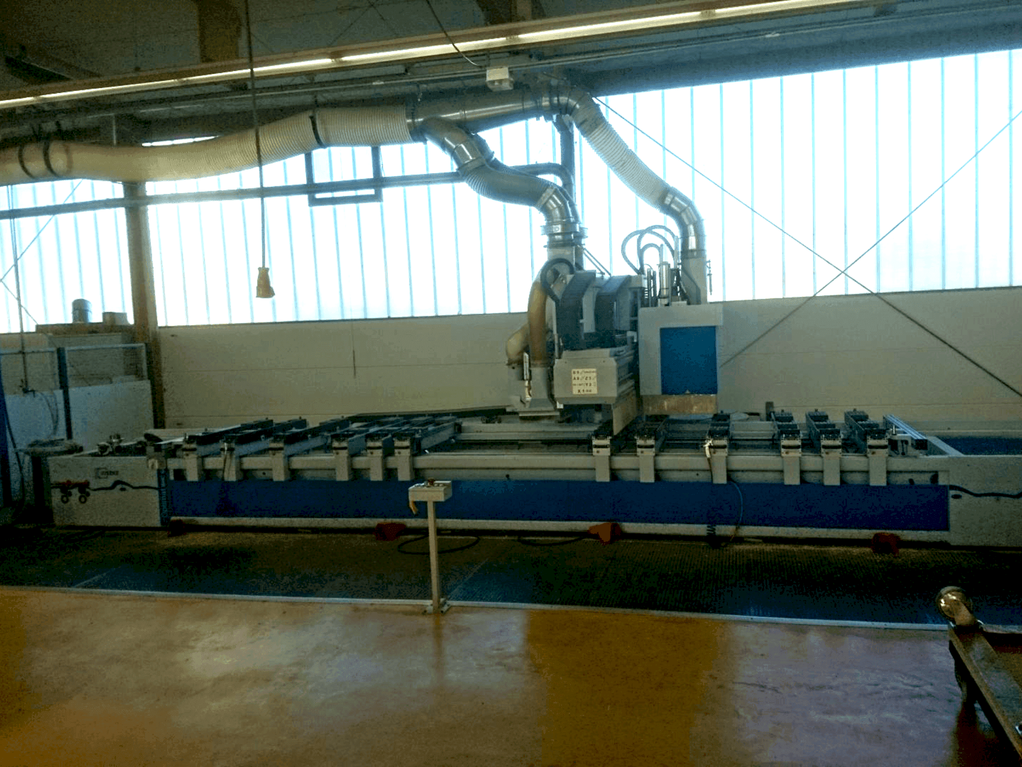 Vista frontale della macchina Weeke Optimat BHC 655