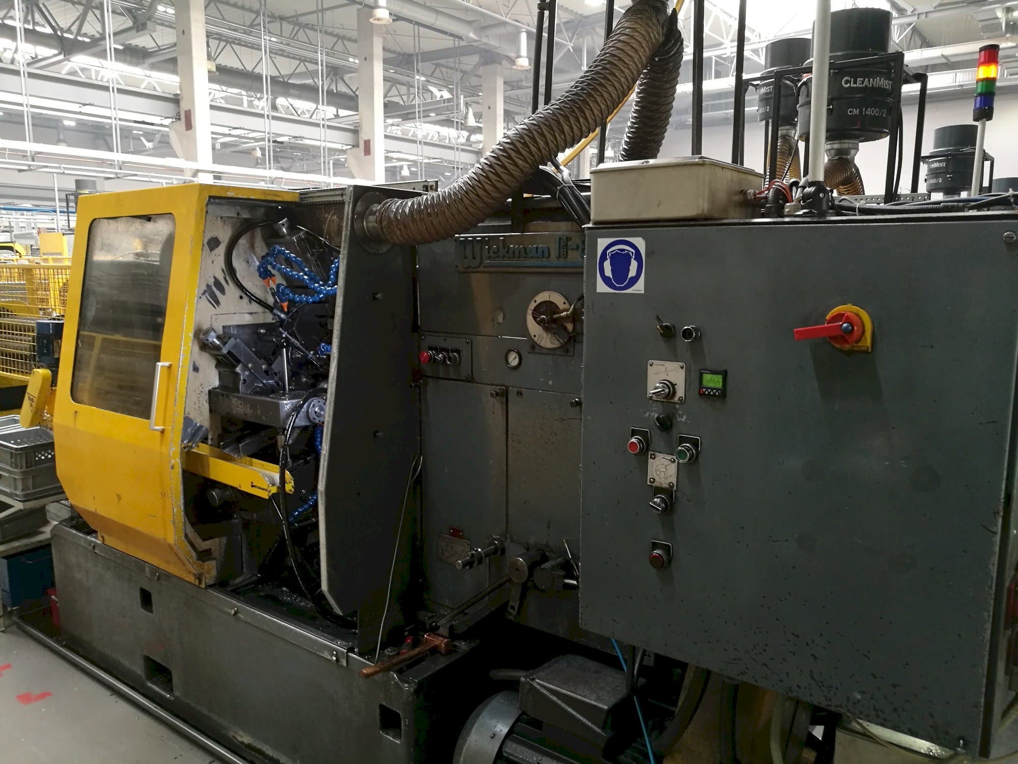 Vista frontale della macchina Wickman 1  3/8"-6