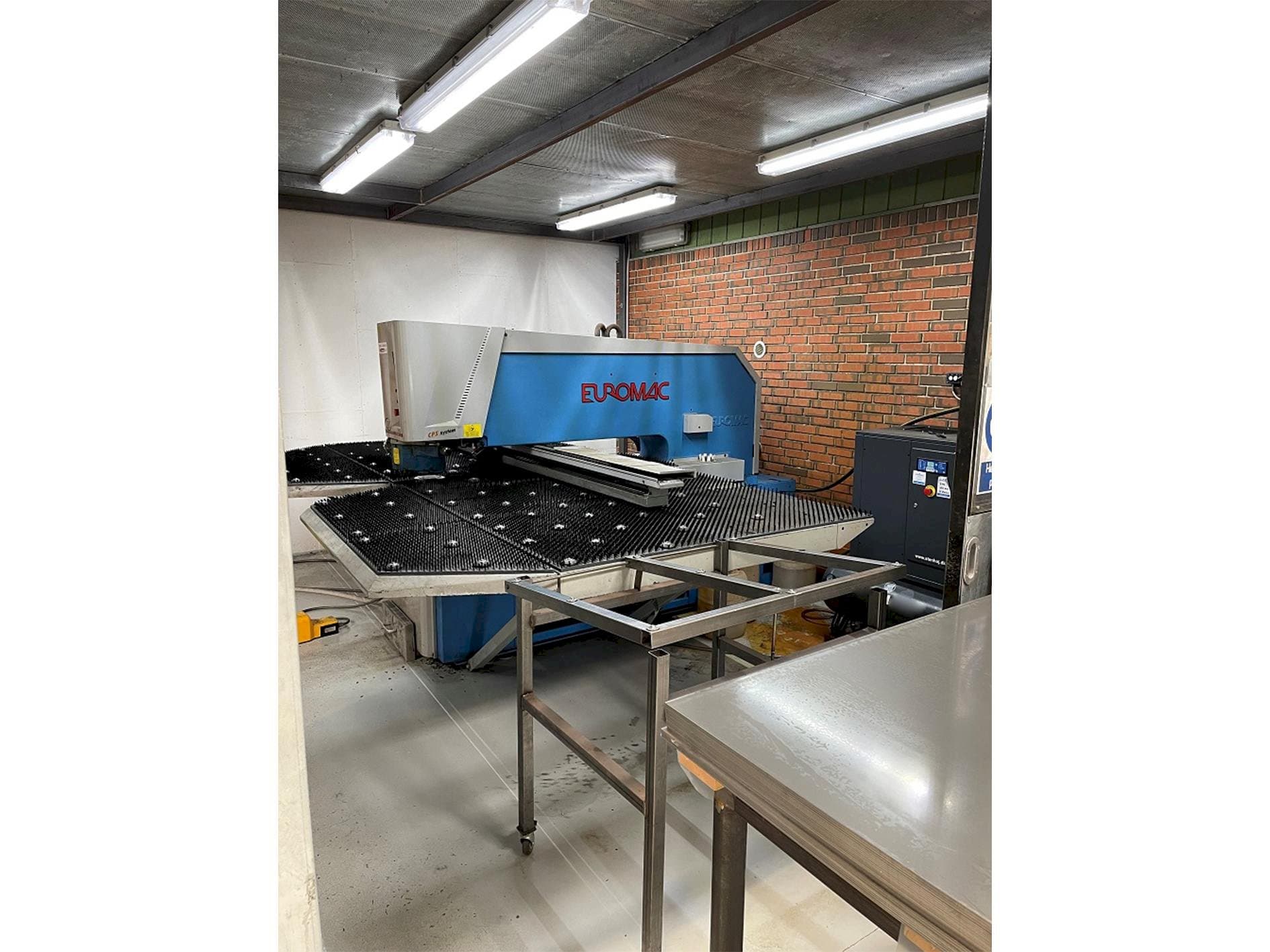 Vista frontale della macchina Euromac ZX 1250/30