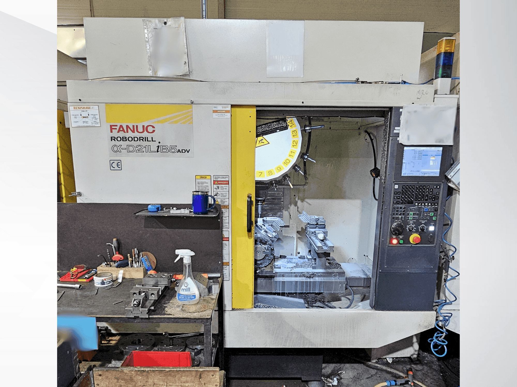 Vista frontale della macchina FANUC Robodrill α-D21LiB5ADV