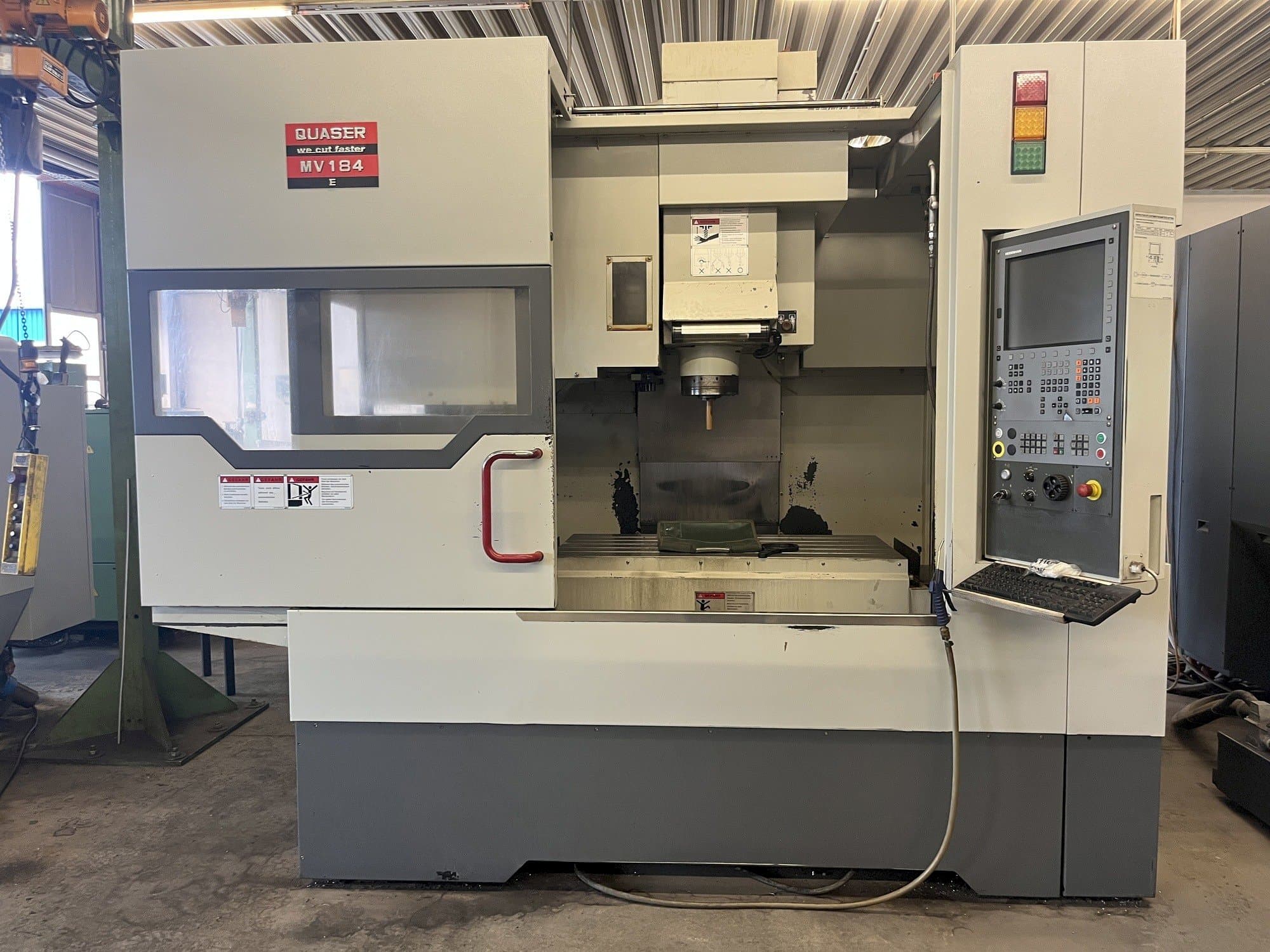 Vista frontale della macchina Quaser MV 184E