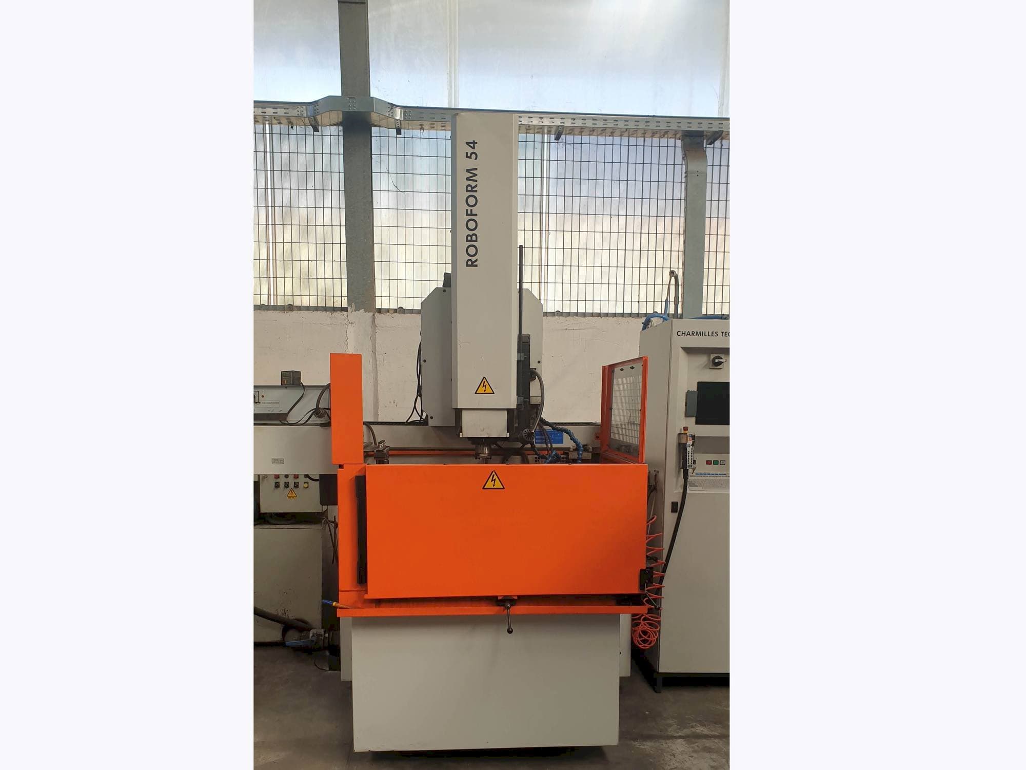 Vista frontale della macchina CHARMILLES ROBOFORM 54