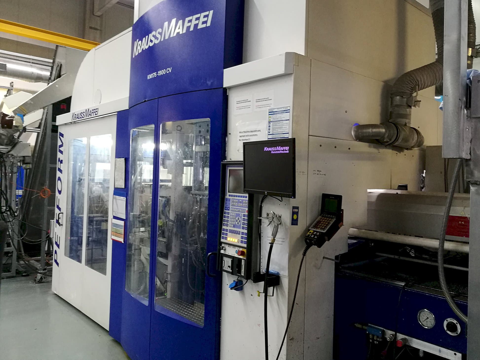 Vista lato destro della macchina Krauss Maffei 175-1900 CV