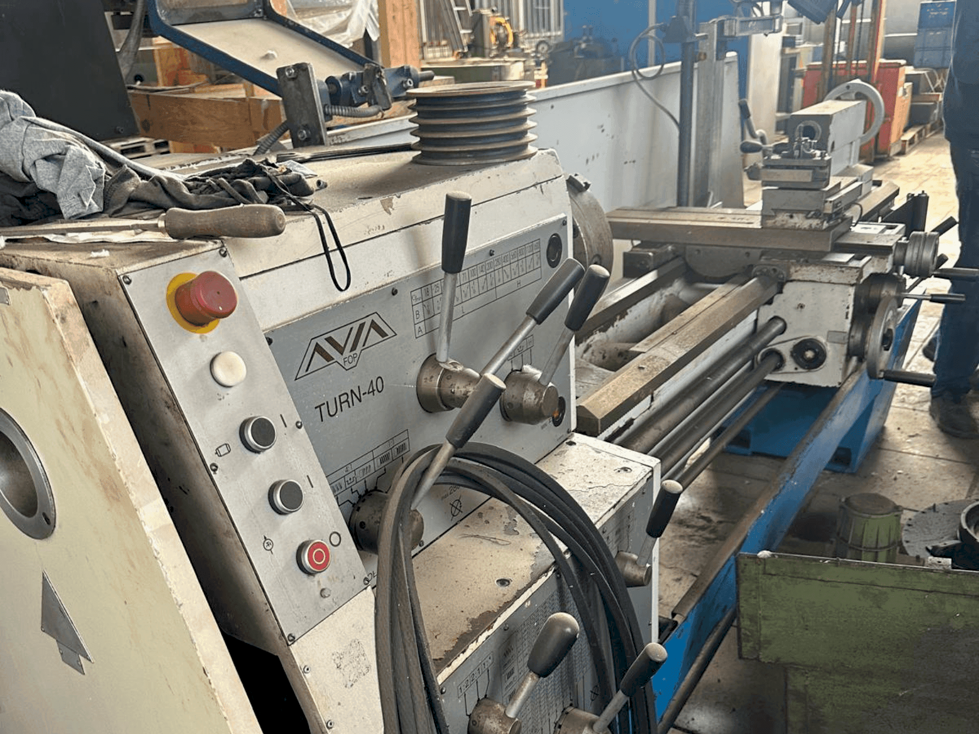 Vista frontale della macchina Avia									 TURN-40