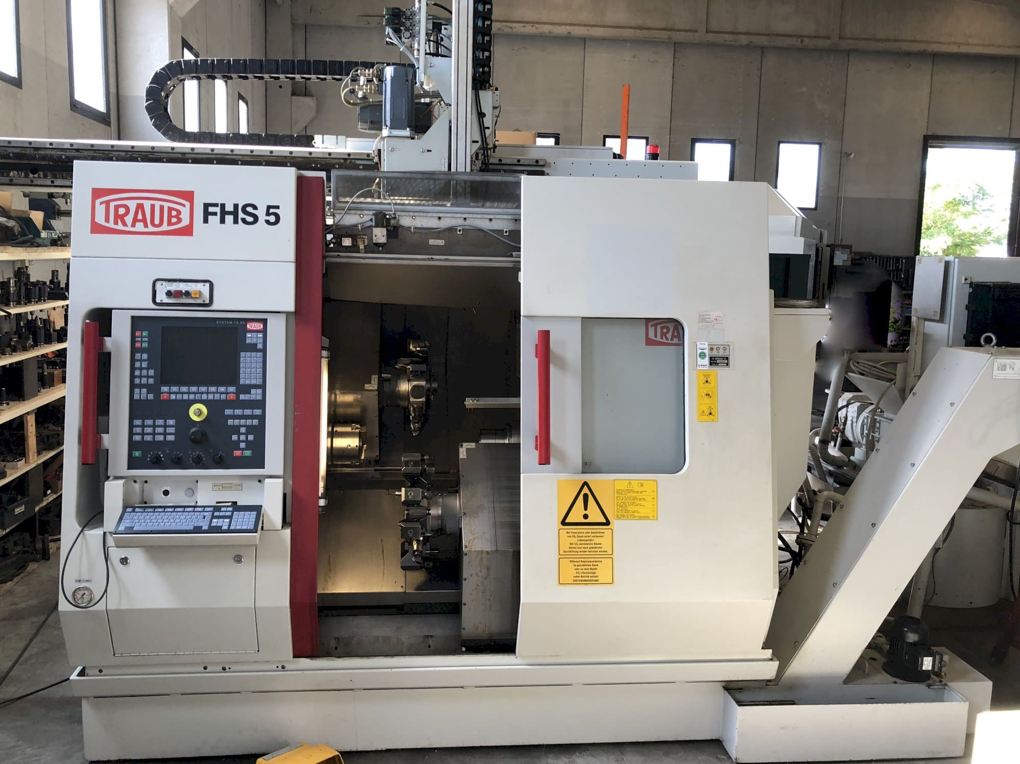 Vista frontale della macchina TRAUB TNC 42