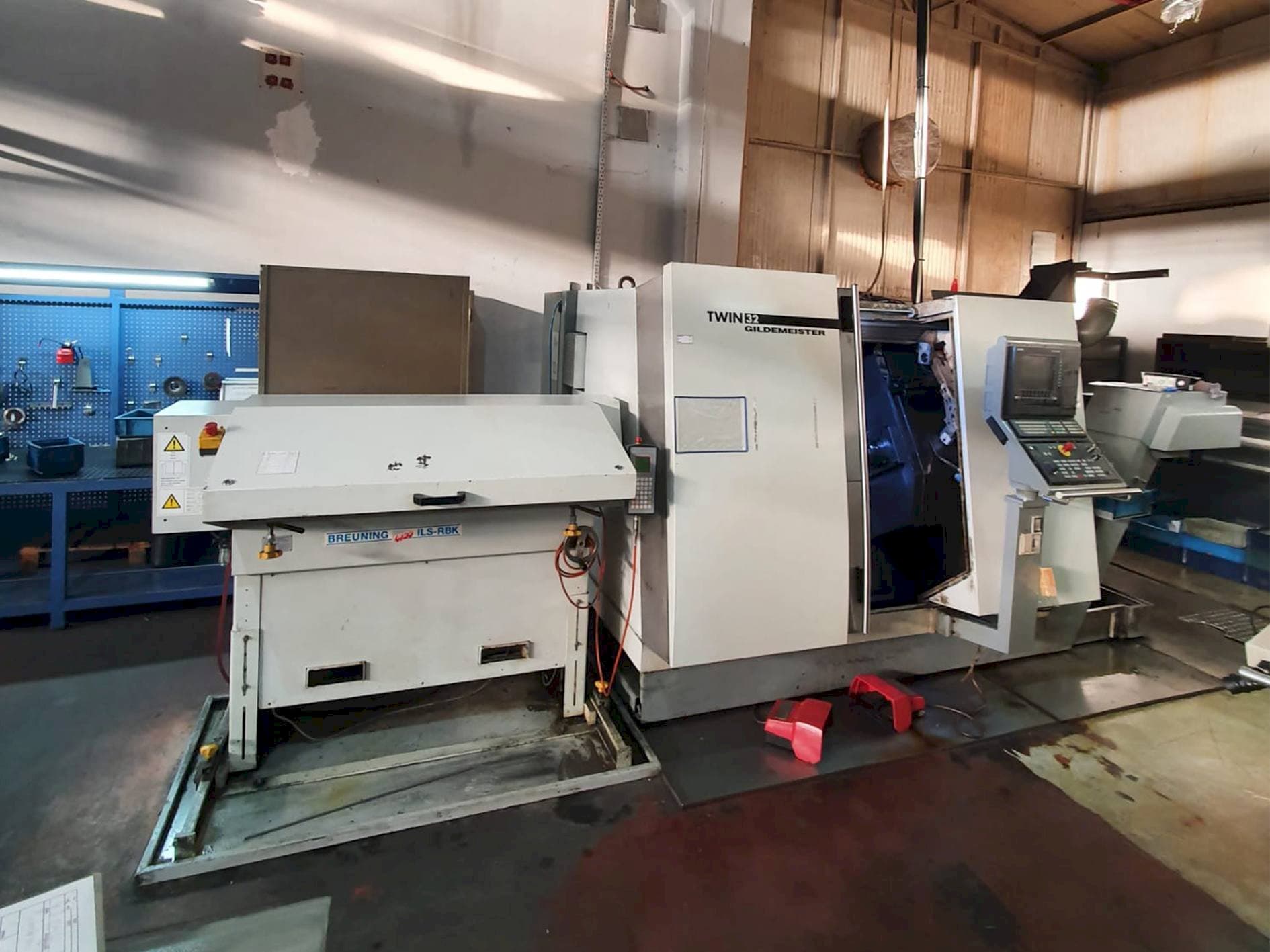 Vista frontale della macchina Gildemeister TWIN 32