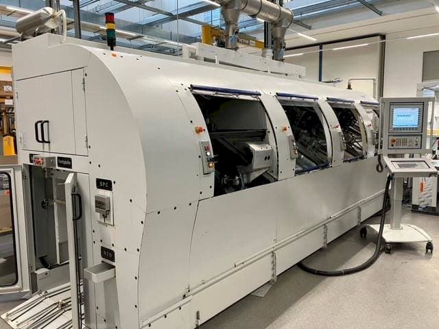 Vista frontale della macchina MIKRON Multistep XS