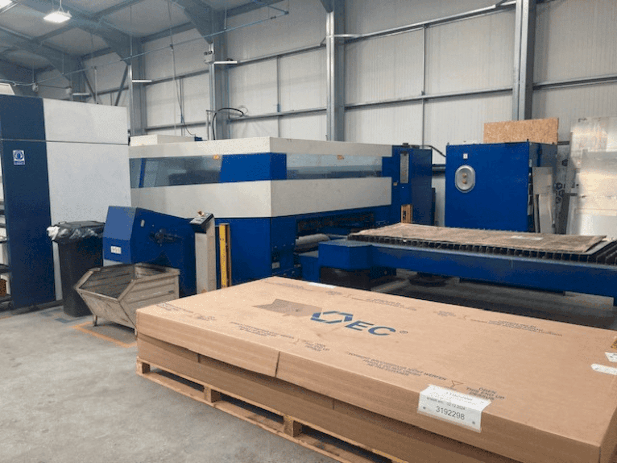 Vista frontale della macchina TRUMPF Trulaser 5030